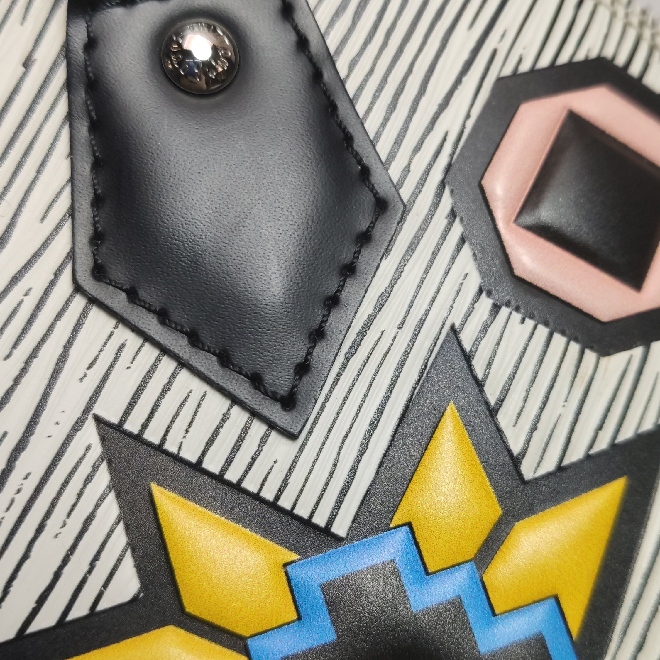 Louis Vuitton (LV) AlmaBB  bicolore con motivo Water Eave Emblem