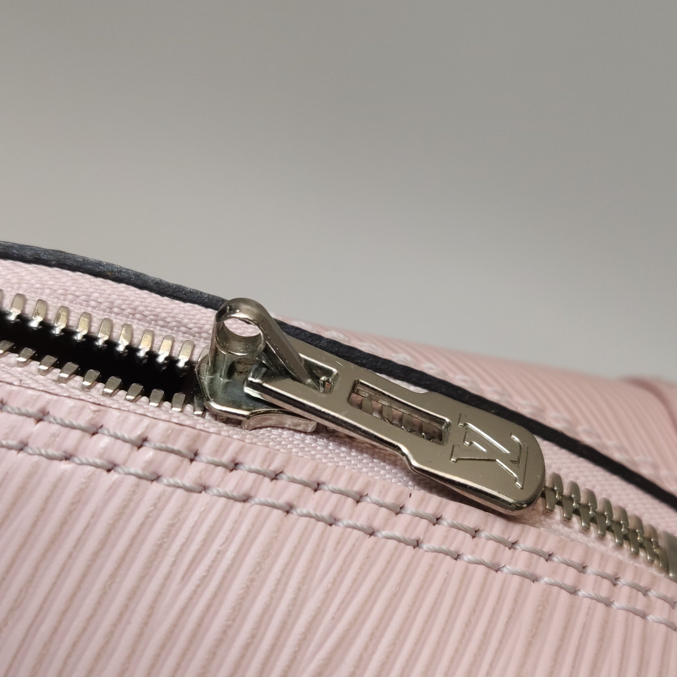 Louis Vuitton (LV) AlmaBB Rose