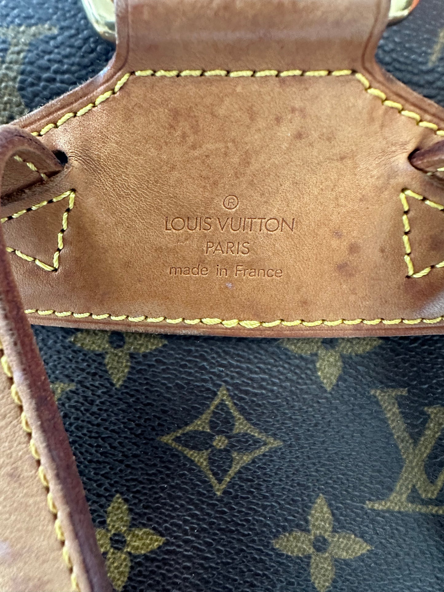 017812 - Louis Vuitton Montsouris MM