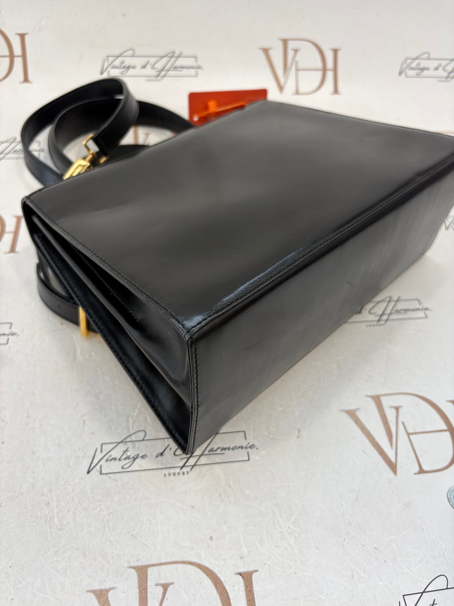 018195 - Salvatore Ferragamo Black Gancini