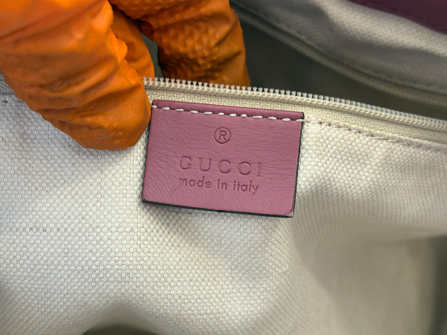 383977 - Gucci Sukey