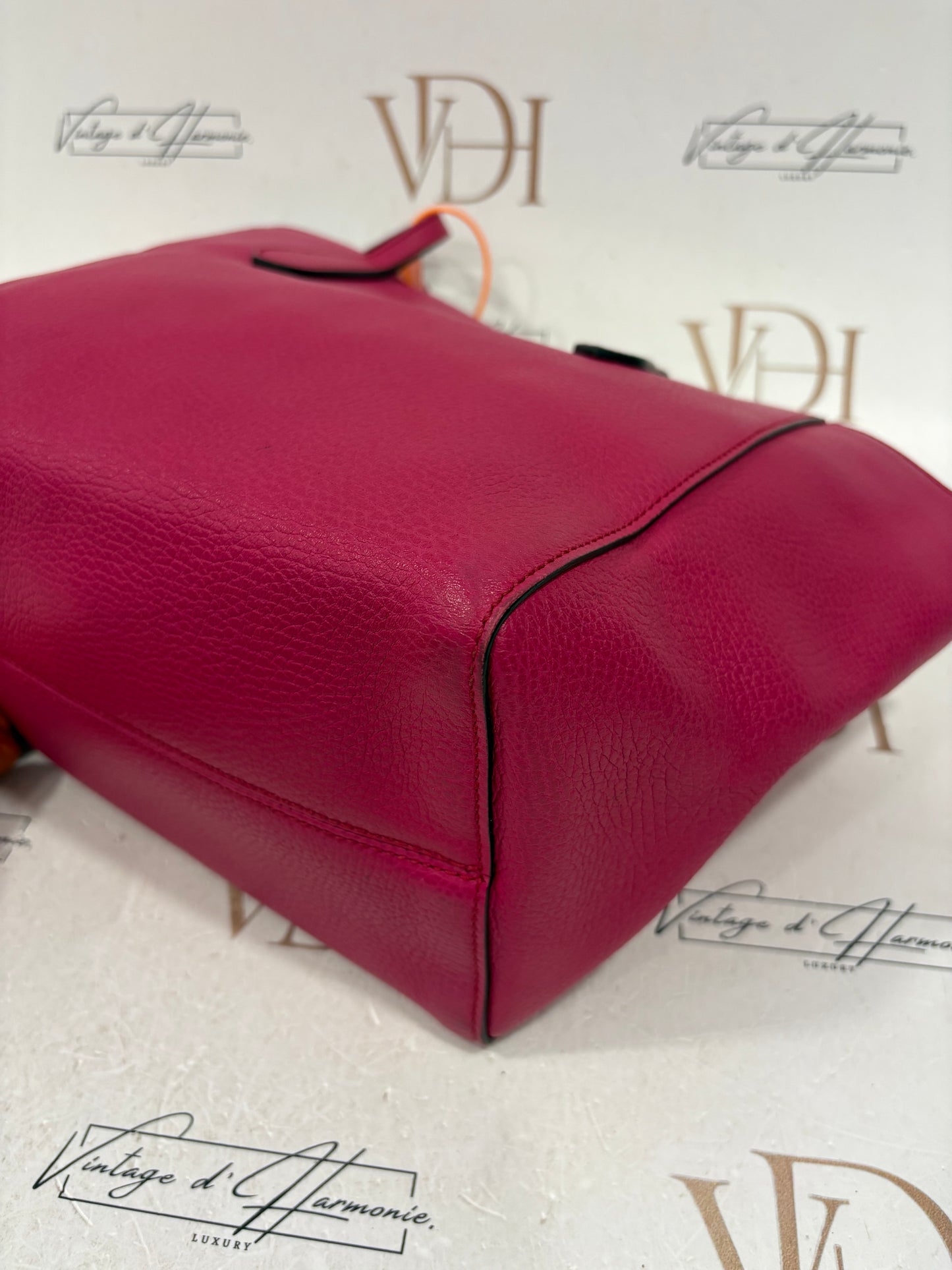 201590 - Gucci Swing