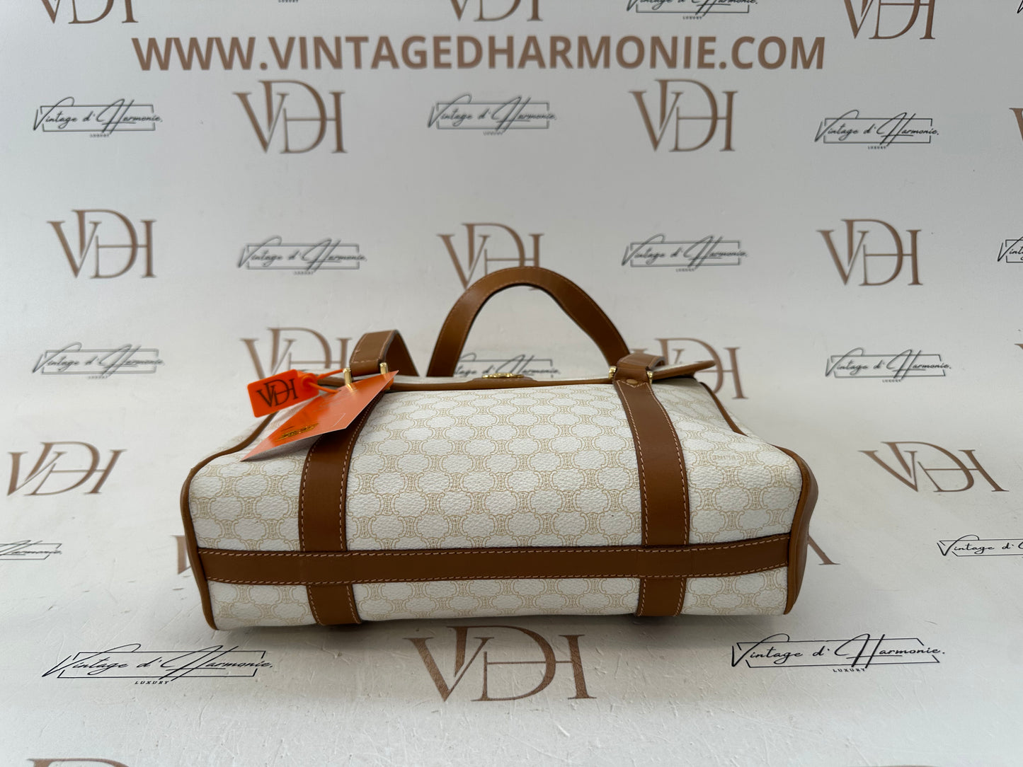 018081 - Céline White PVC