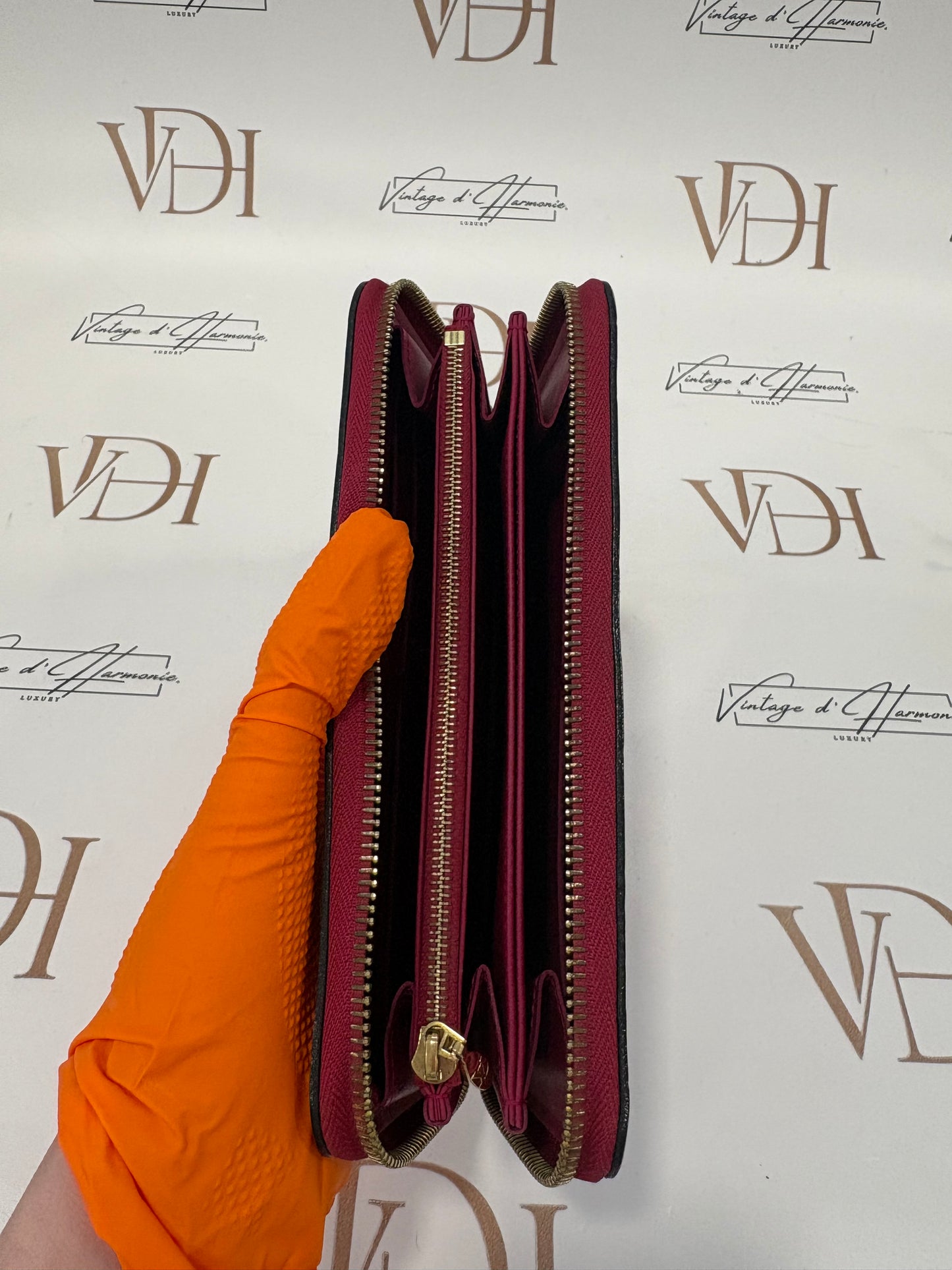 383983 - Louis Vuitton Zippy Wallet