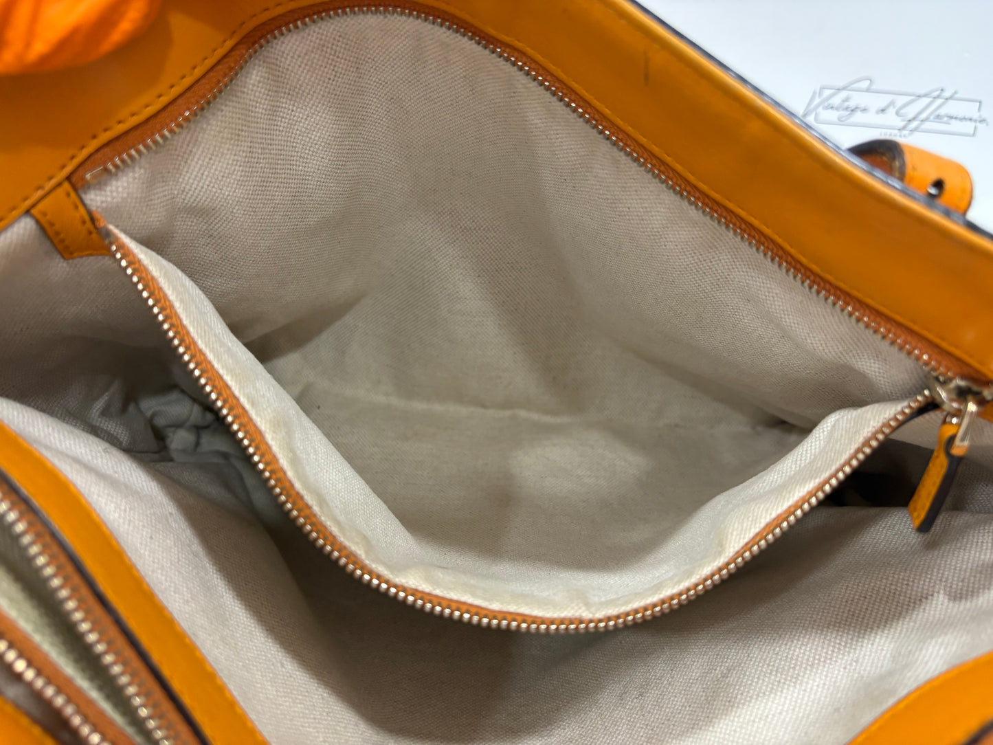 200956 - Gucci Orange