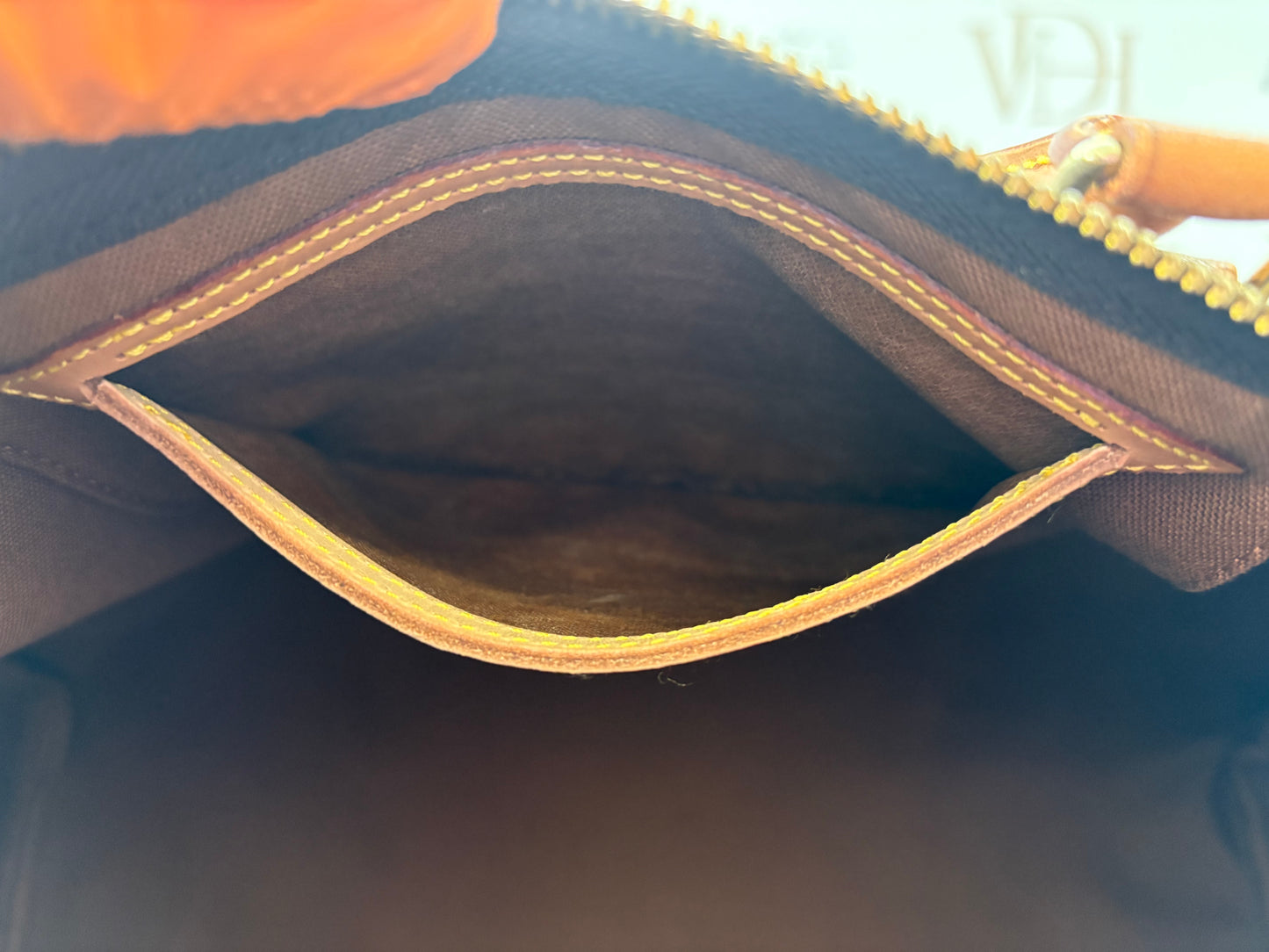 018820 - Louis Vuitton Speedy 40