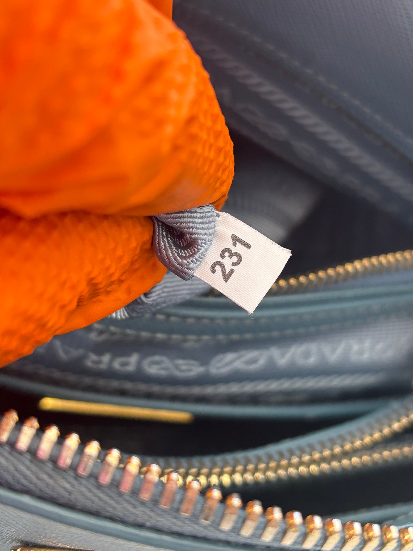 383949 - Prada Promenate
