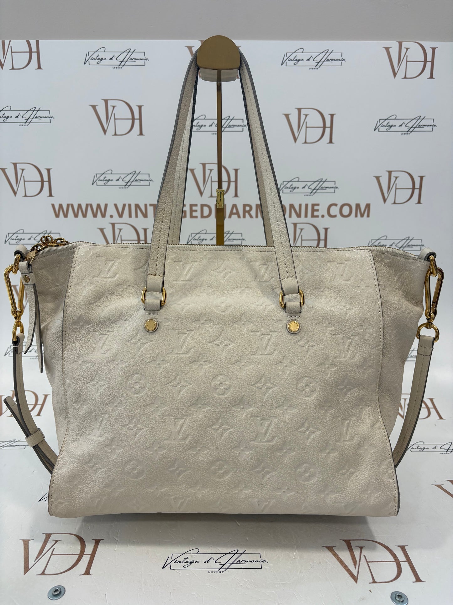 382958 - Louis Vuitton Lumineuse White