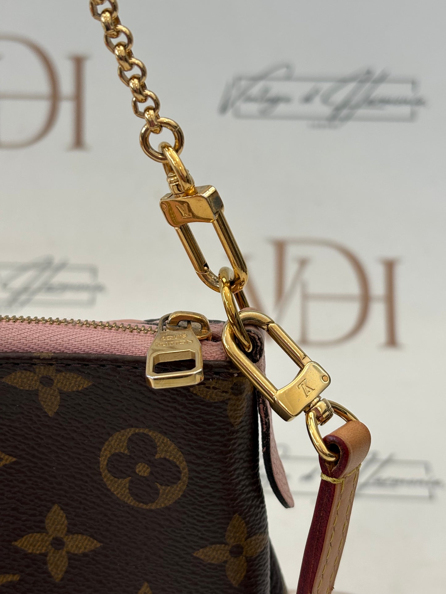 017249 - Louis Vuitton Pallas Pouch