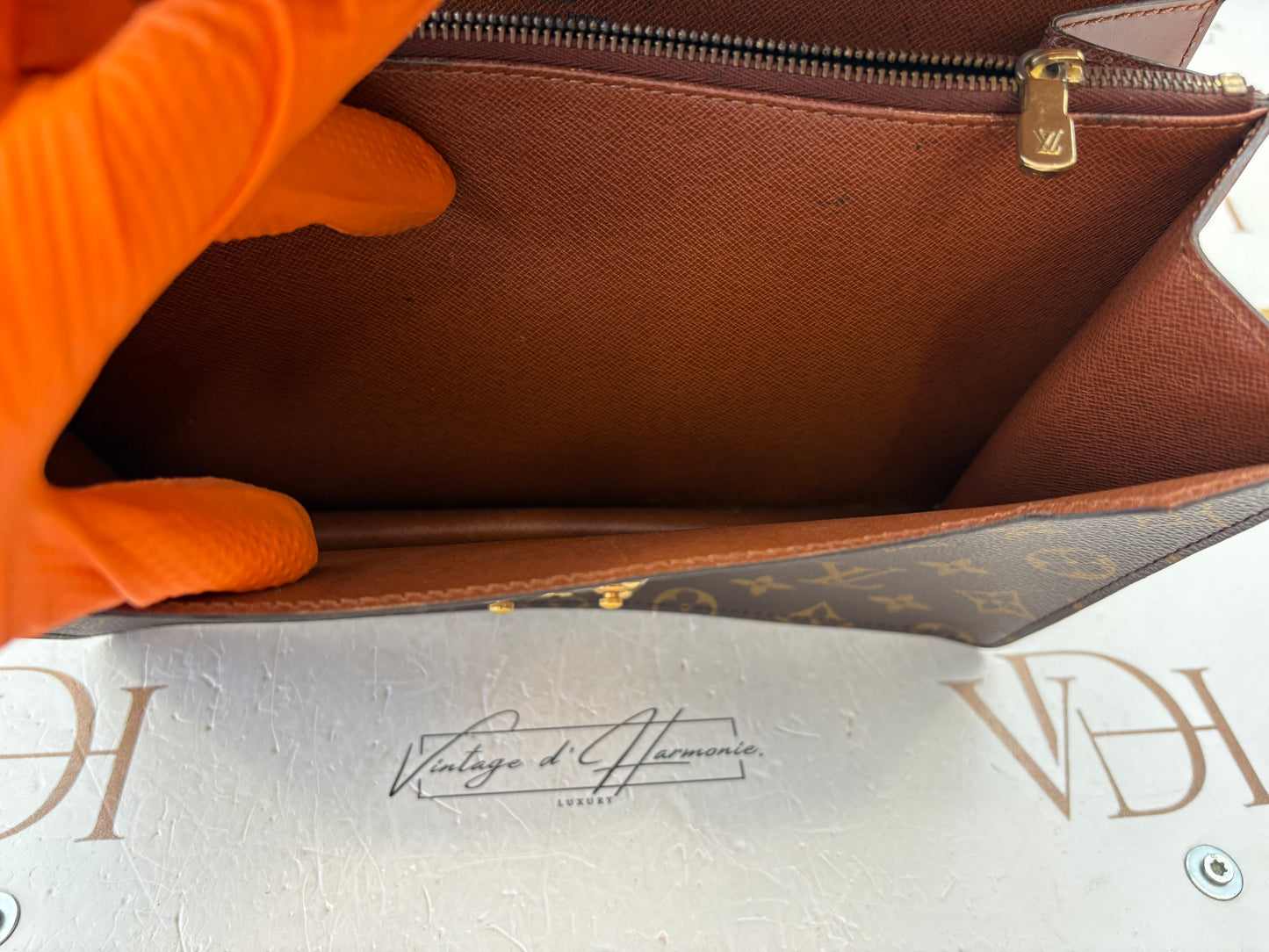 018099 - Louis Vuitton Concorde
