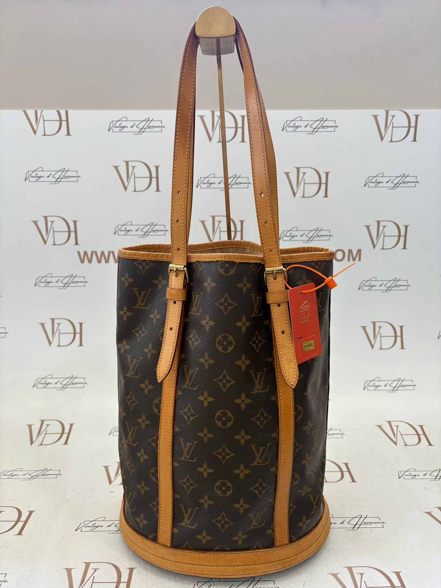 018332  - Louis Vuitton Bucket GM