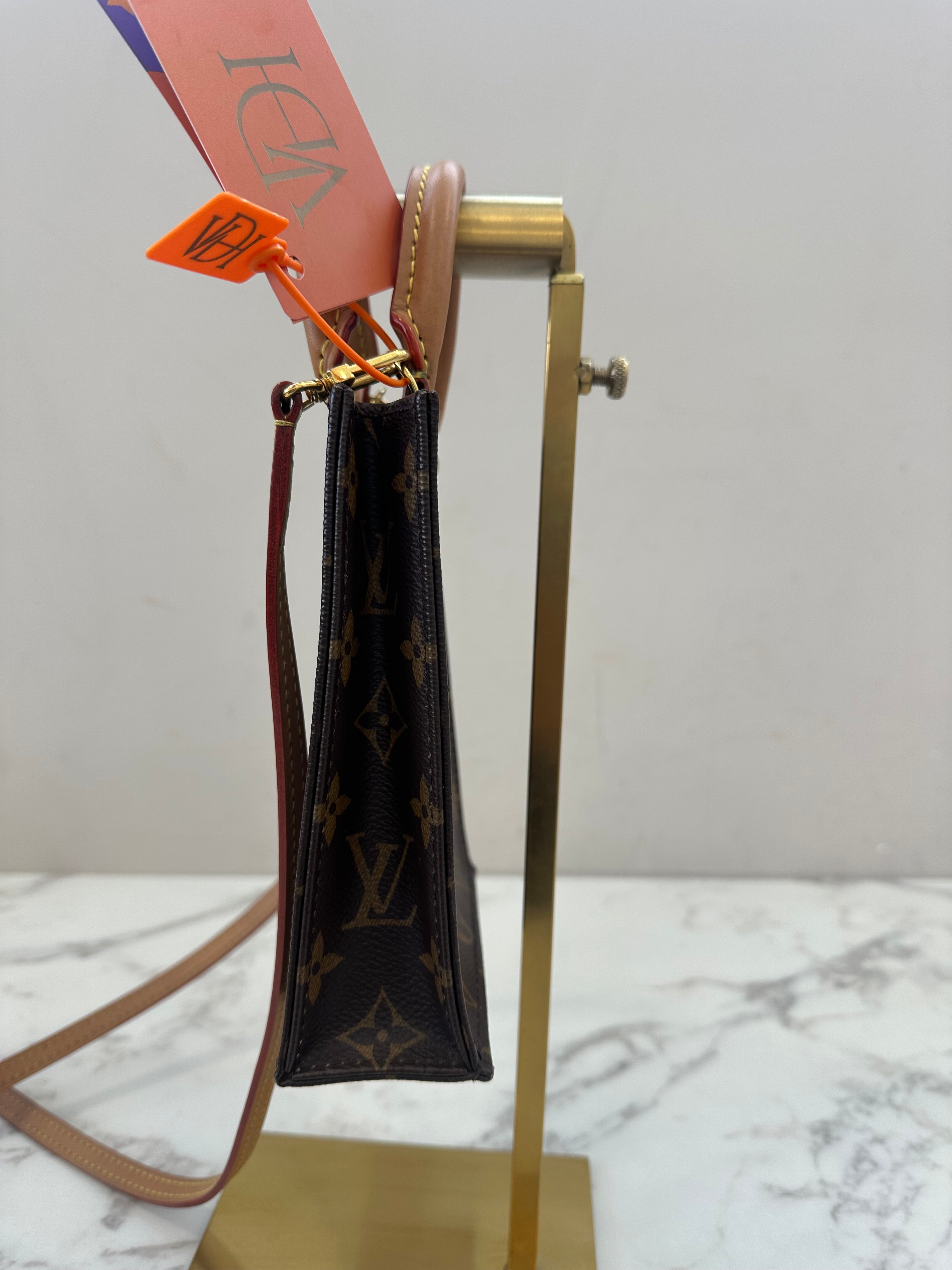 Louis Vuitton Petite Sac Plat