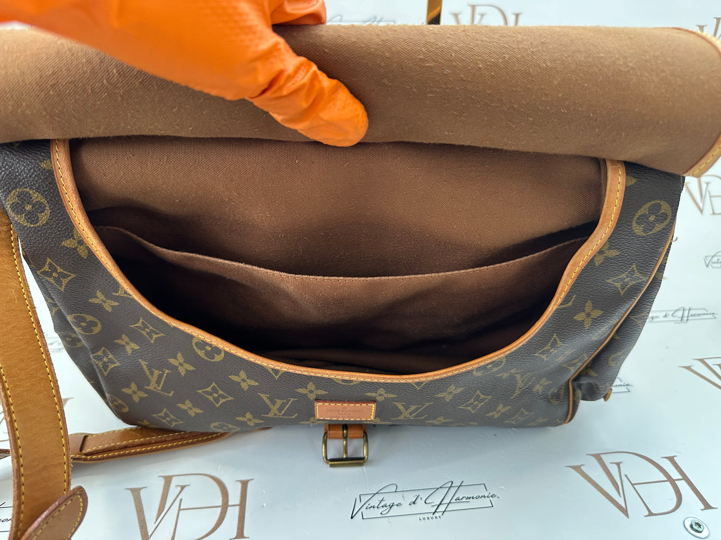018125 - Louis Vuitton Saumur 35