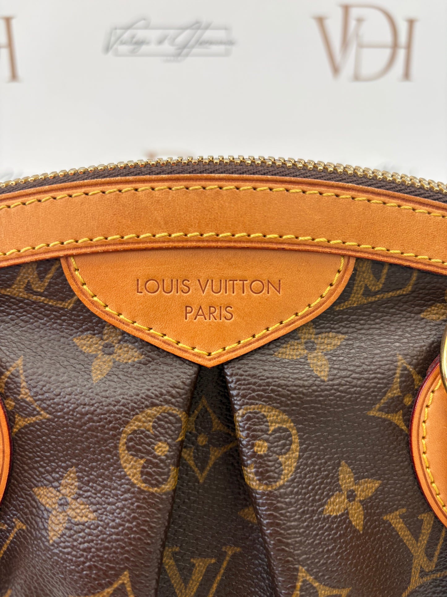 018592 - Louis Vuitton Tivoli PM