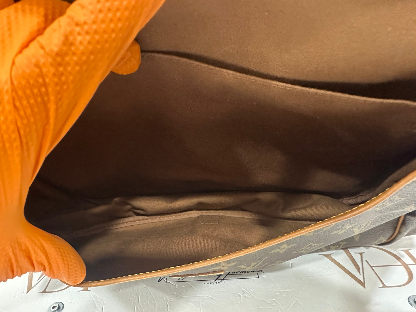 016862 - Louis Vuitton Saumur 35