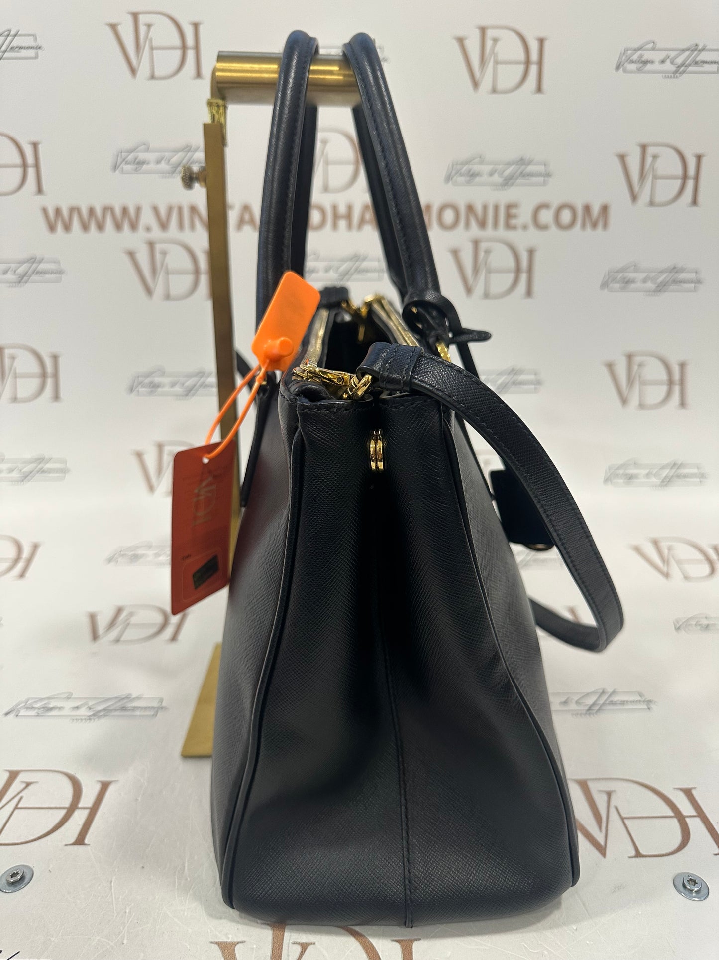 382899 - Prada Galleria