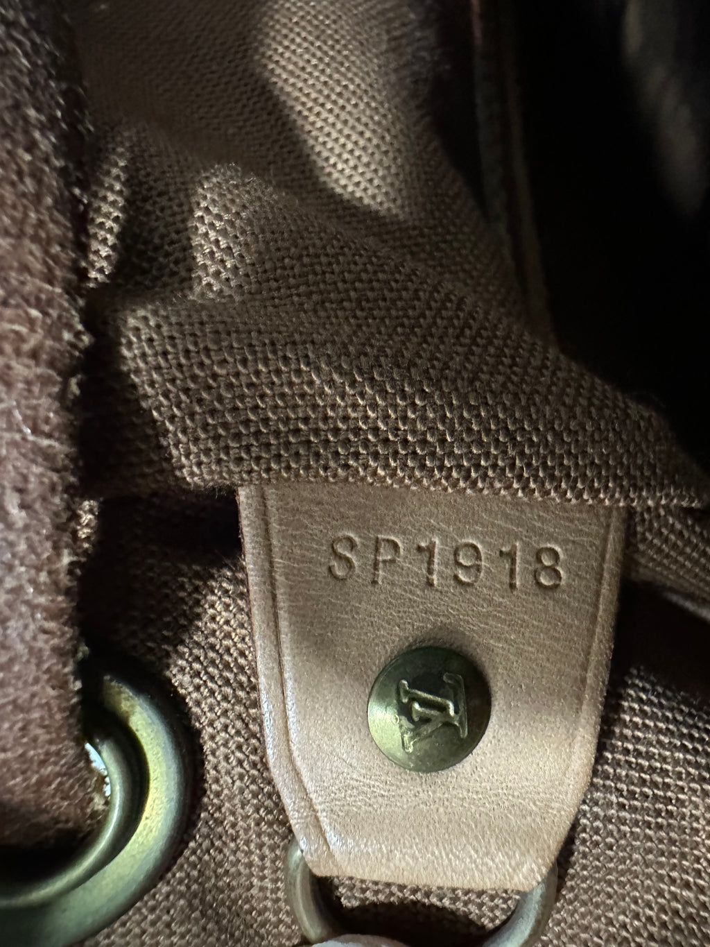 Louis Vuitton Montsouris MM