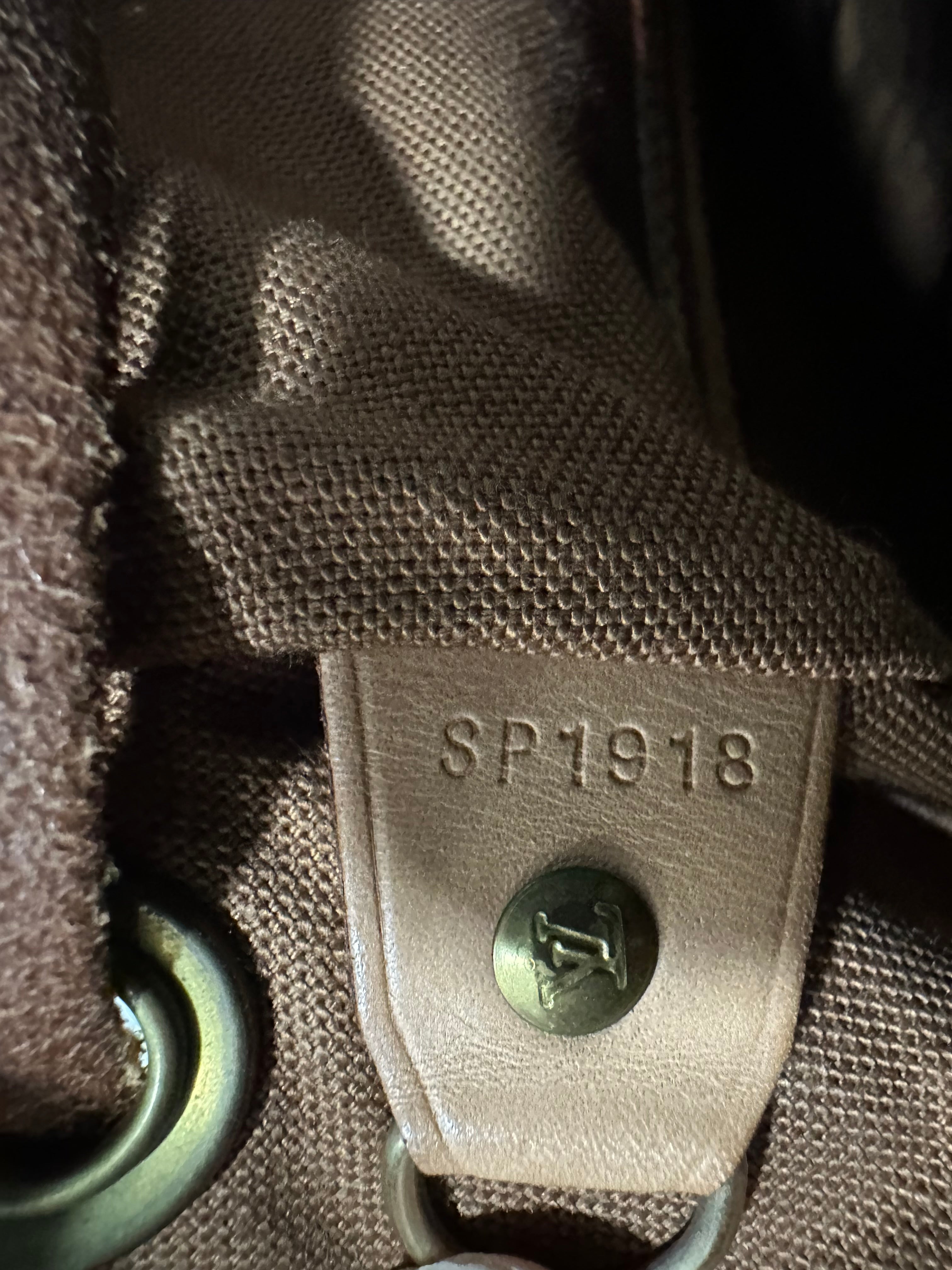 Louis Vuitton Montsouris MM