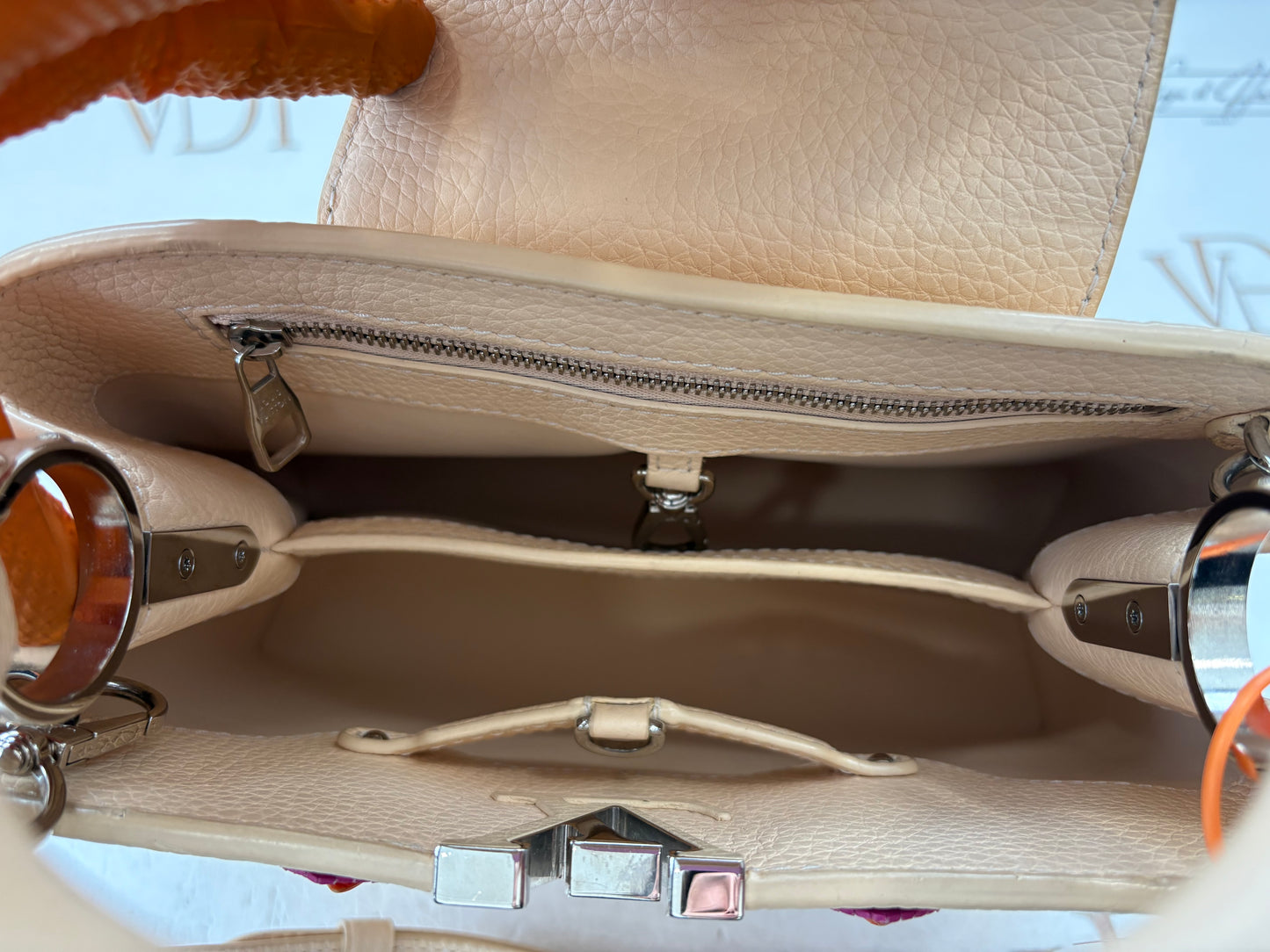 384297 - Louis Vuitton Capucines BB
