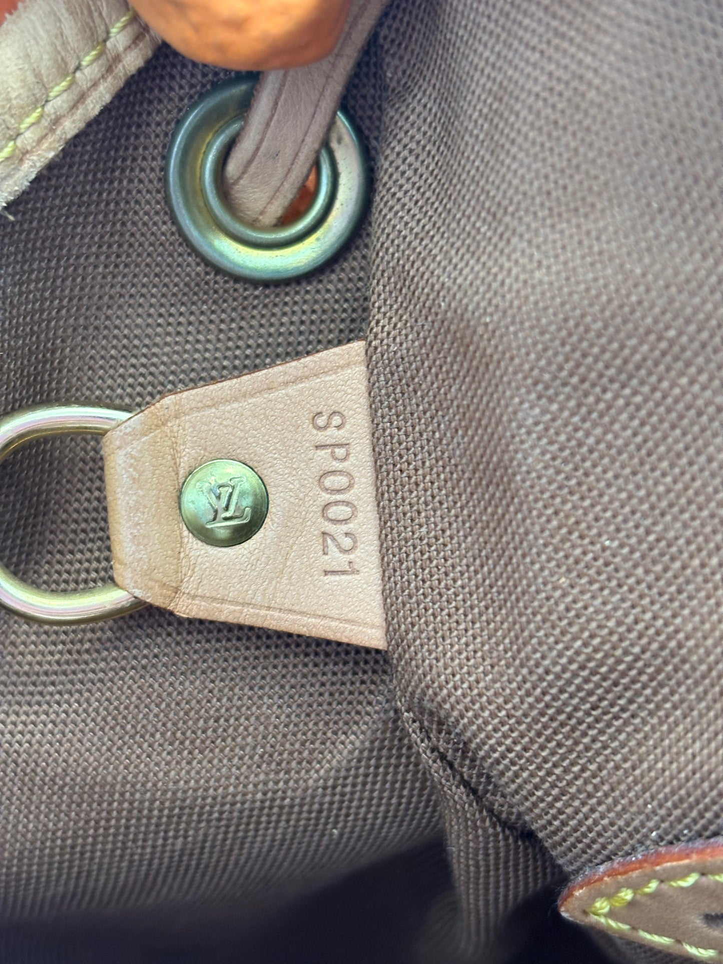 017177 - Louis Vuitton Montsouris MM