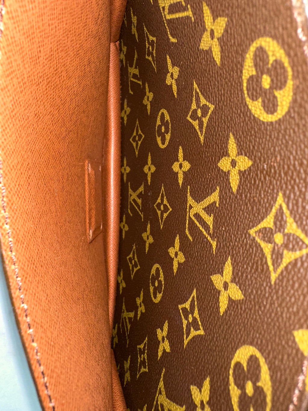 Louis Vuitton Monceau 28