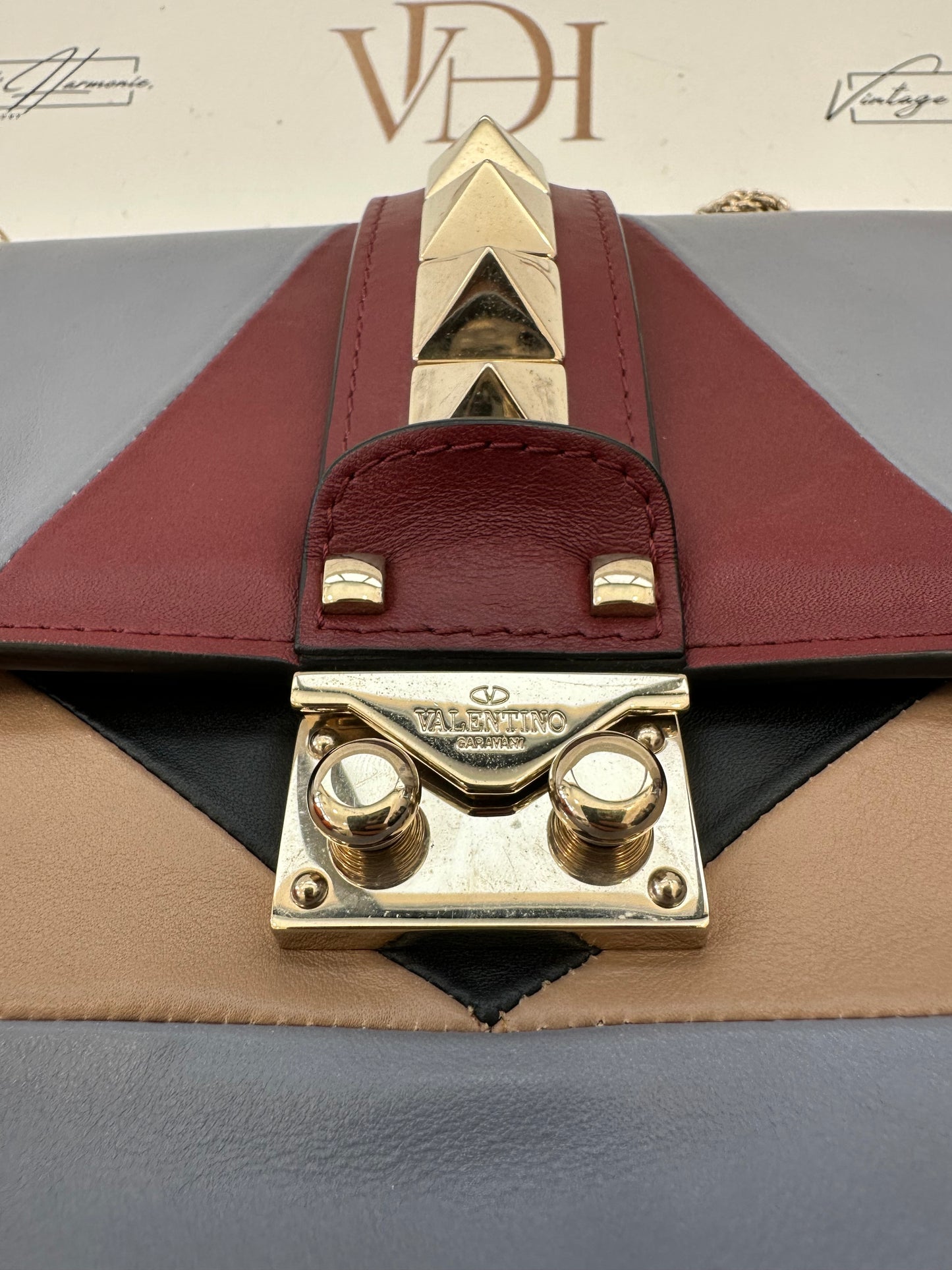382353 - Valentino Glam Look
