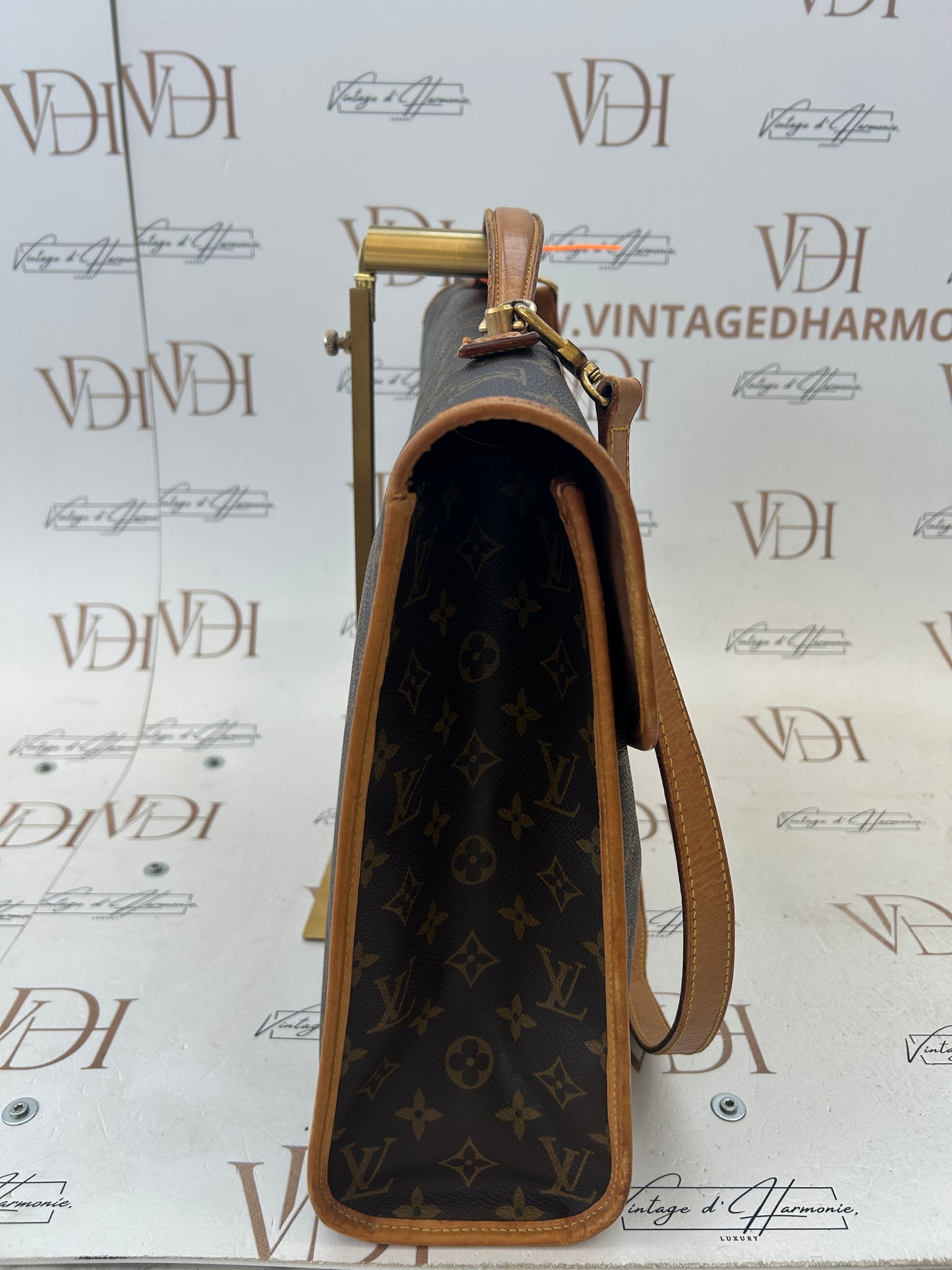 018325 - Louis Vuitton Beverly