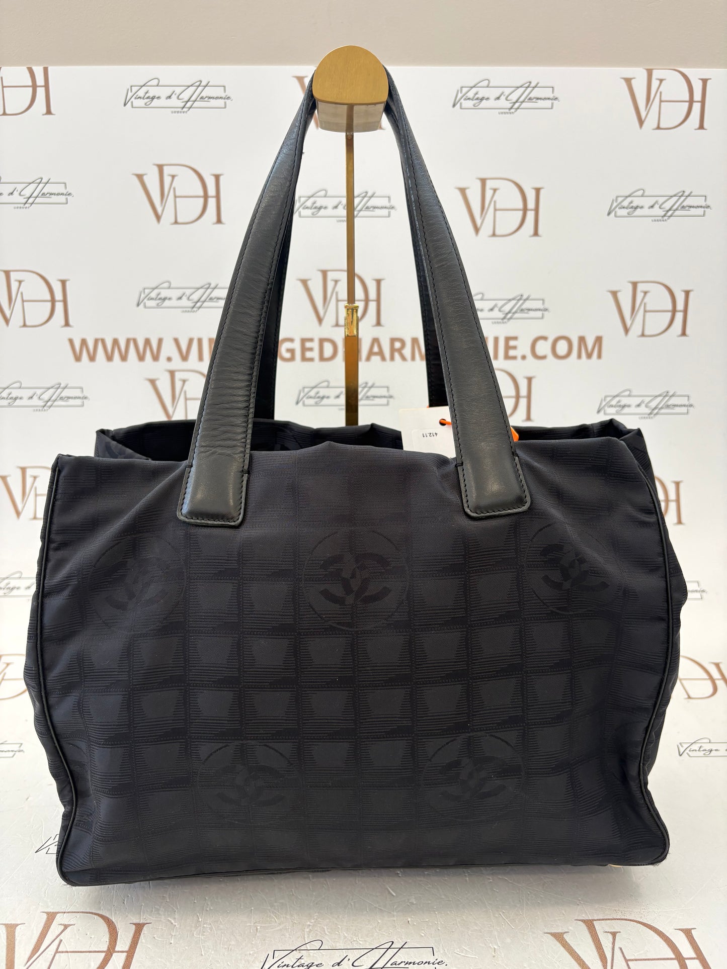 018228 - Chanel Tote Dark Jacquard