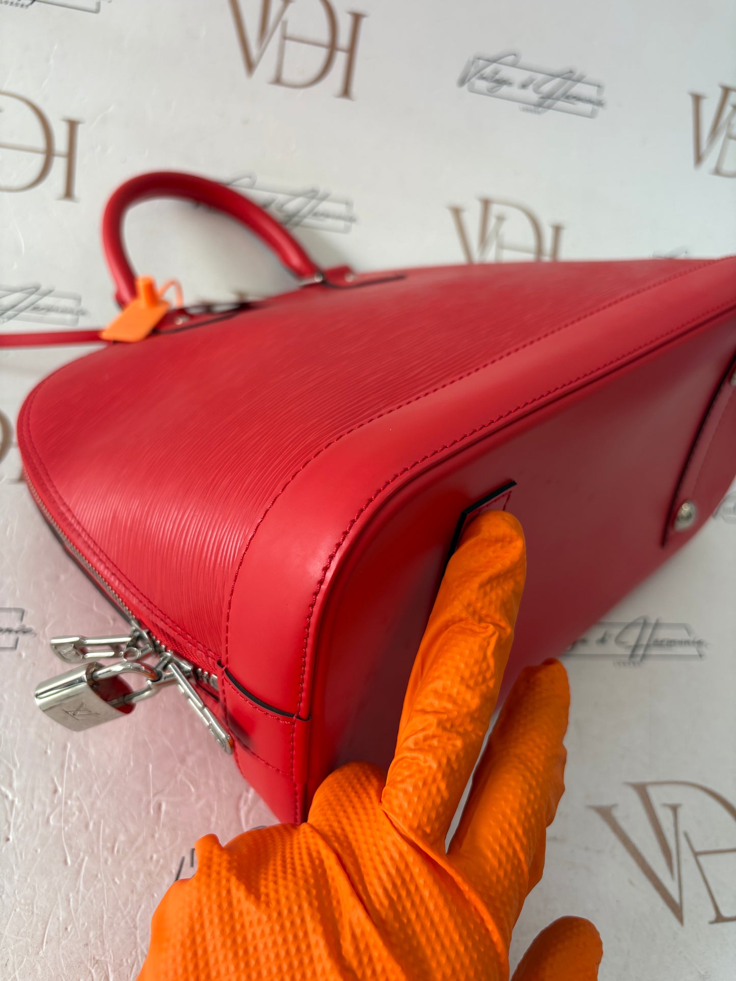 201173 - Louis Vuitton Alma Red Epi