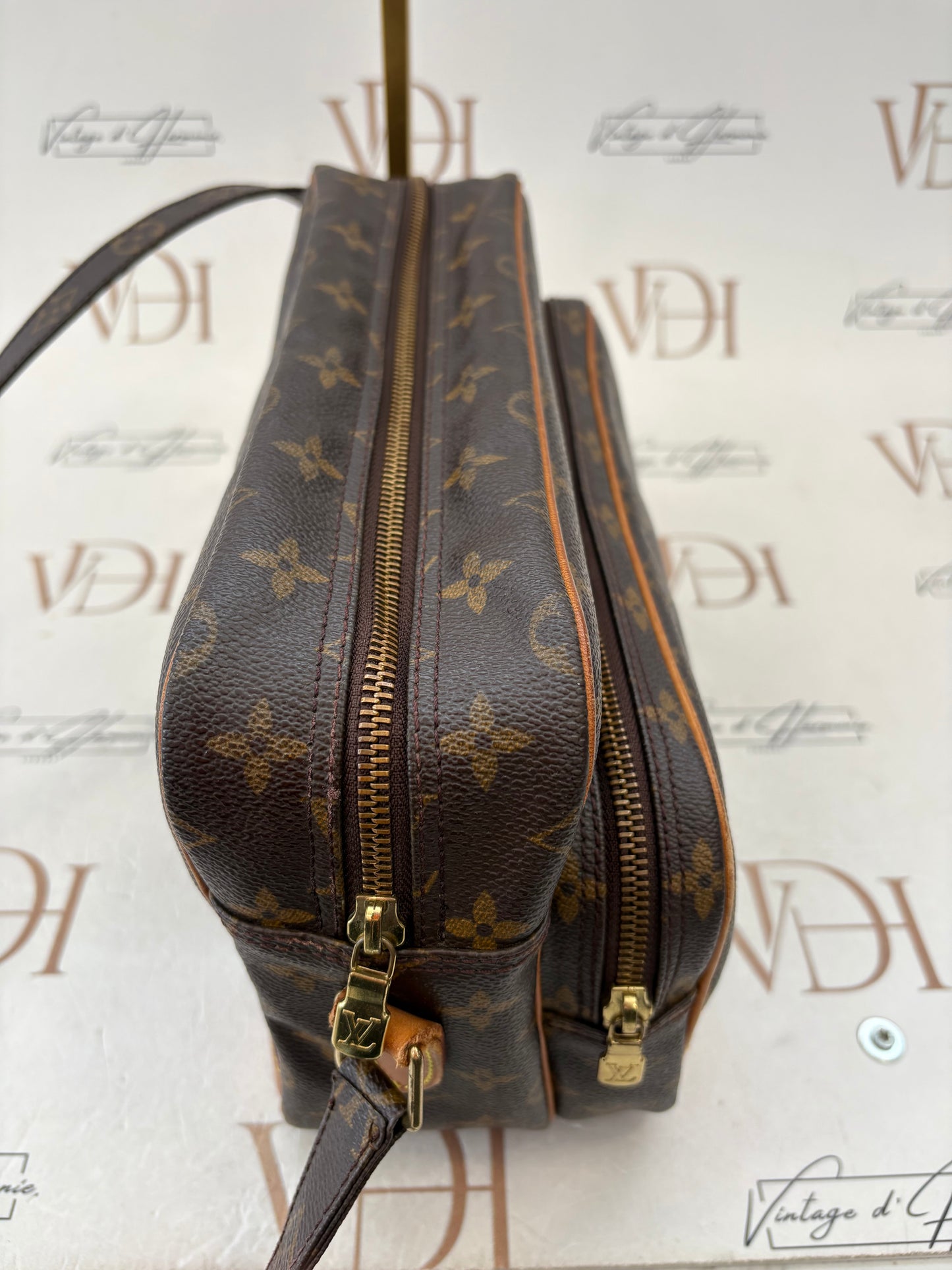 018921 - Louis Vuitton Nile