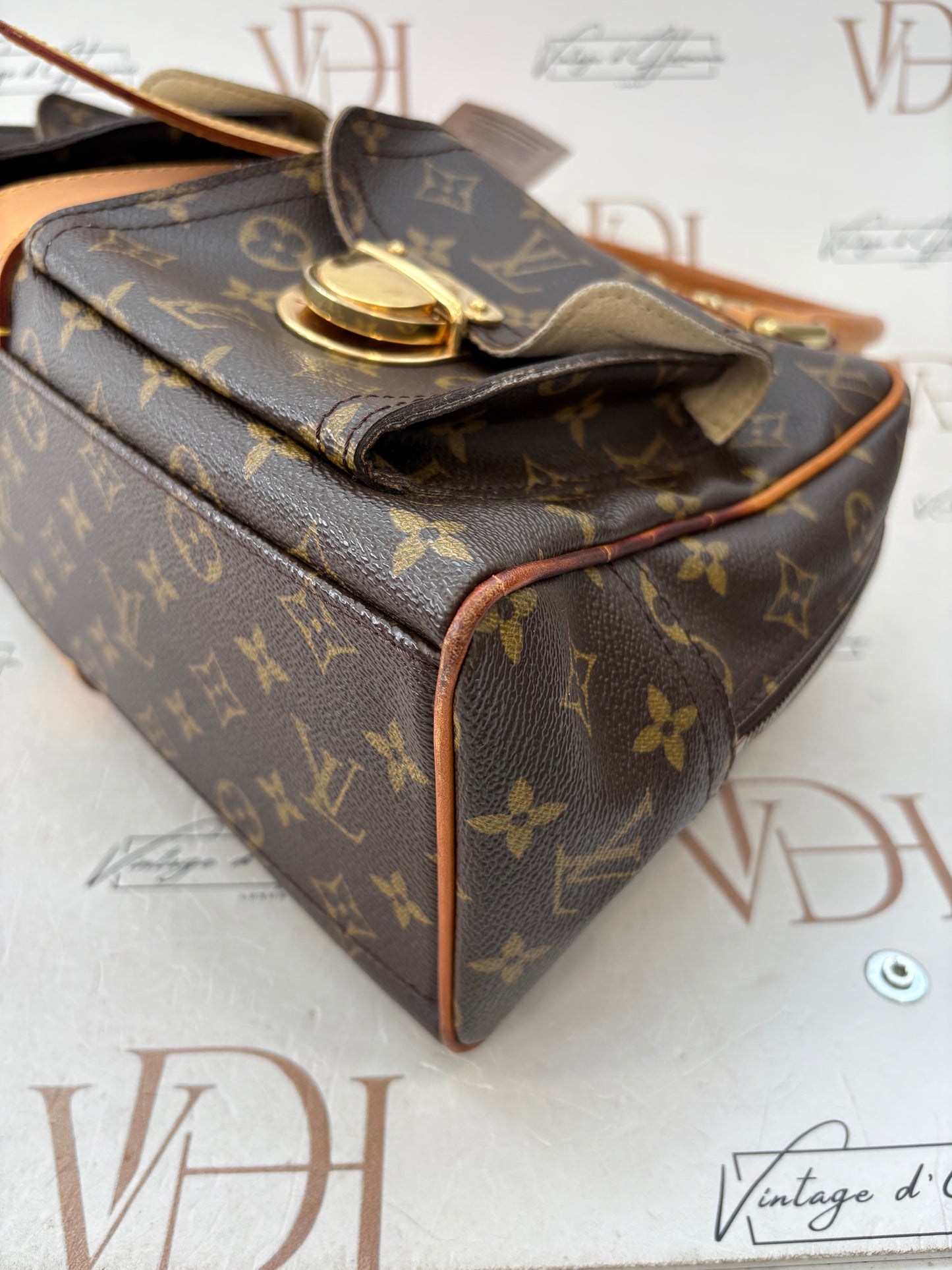 017664 - Louis Vuitton Manhattan GM