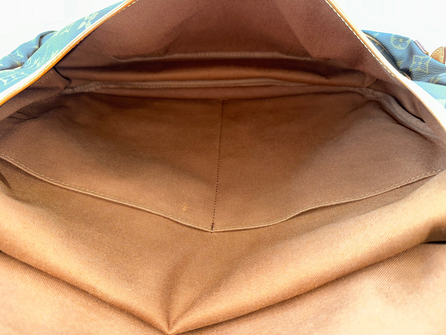 Louis Vuitton Saumur 43
