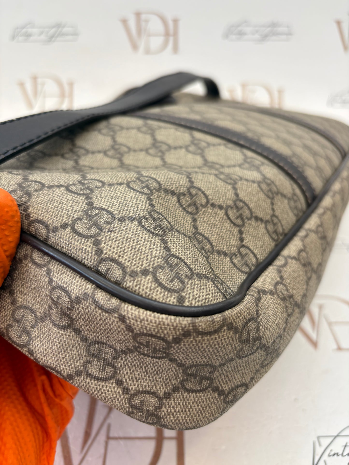 200868 - Gucci