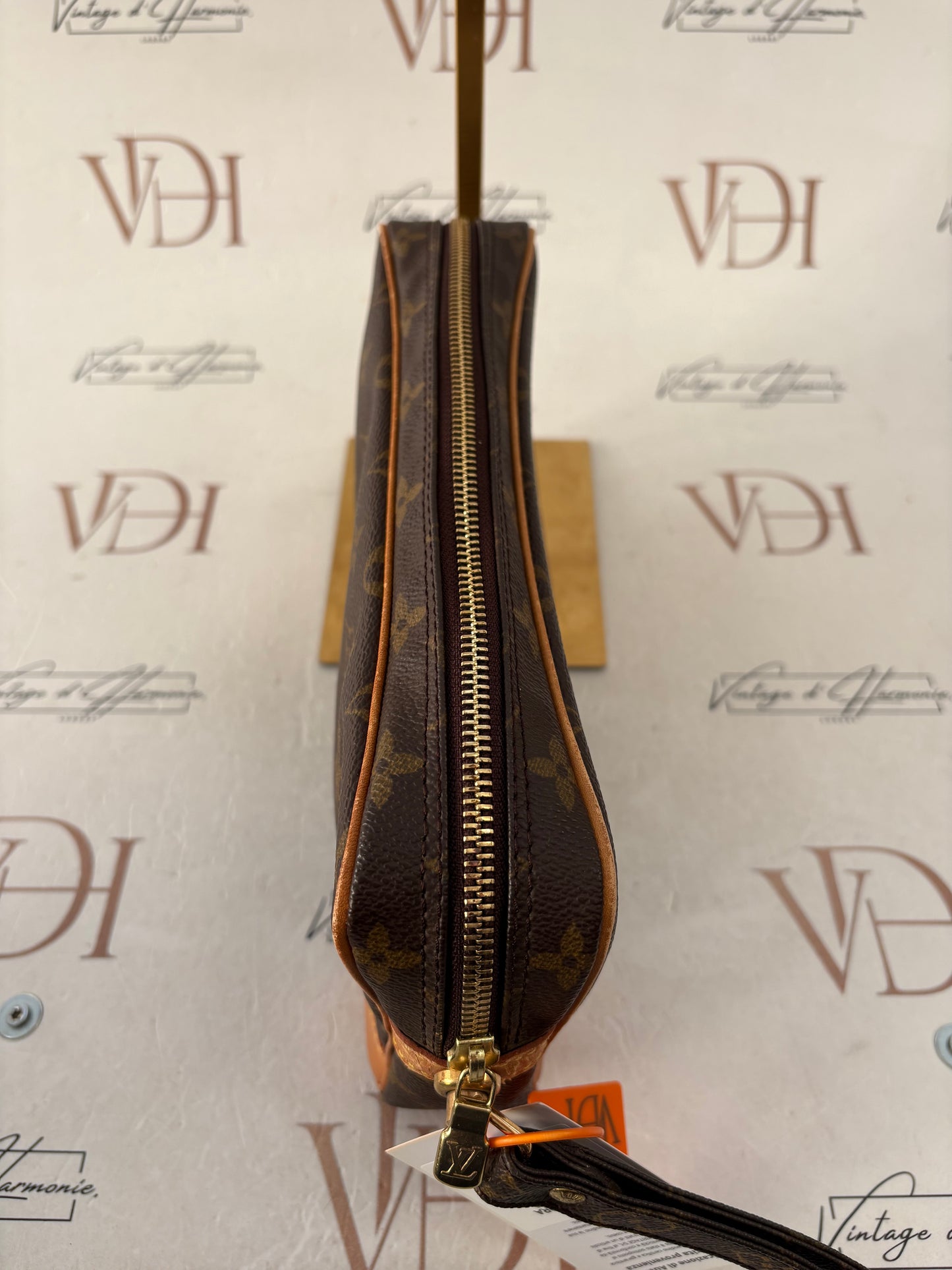 018939 - Louis Vuitton Dragonne GM