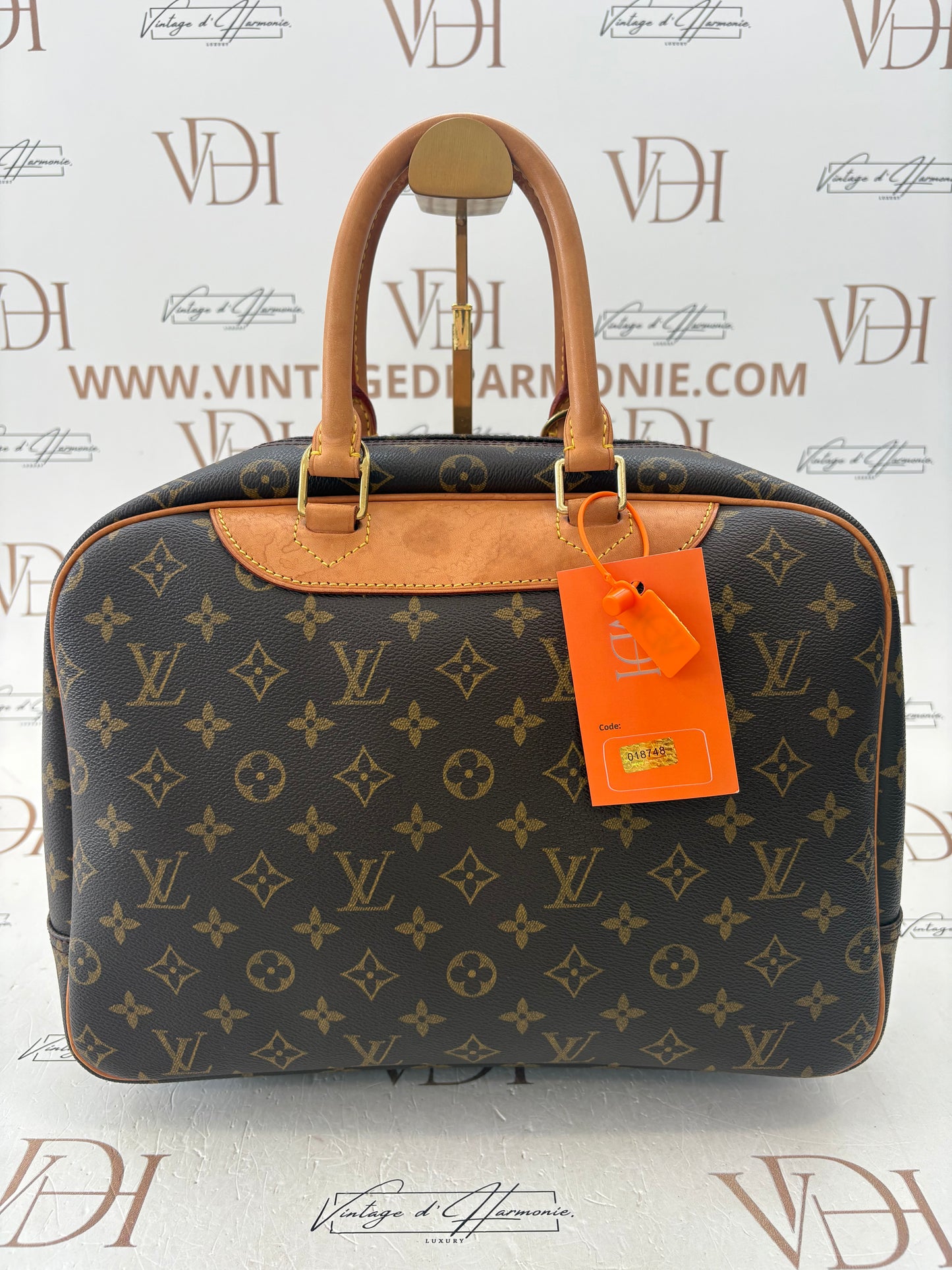 018748 - Louis Vuitton Deauville