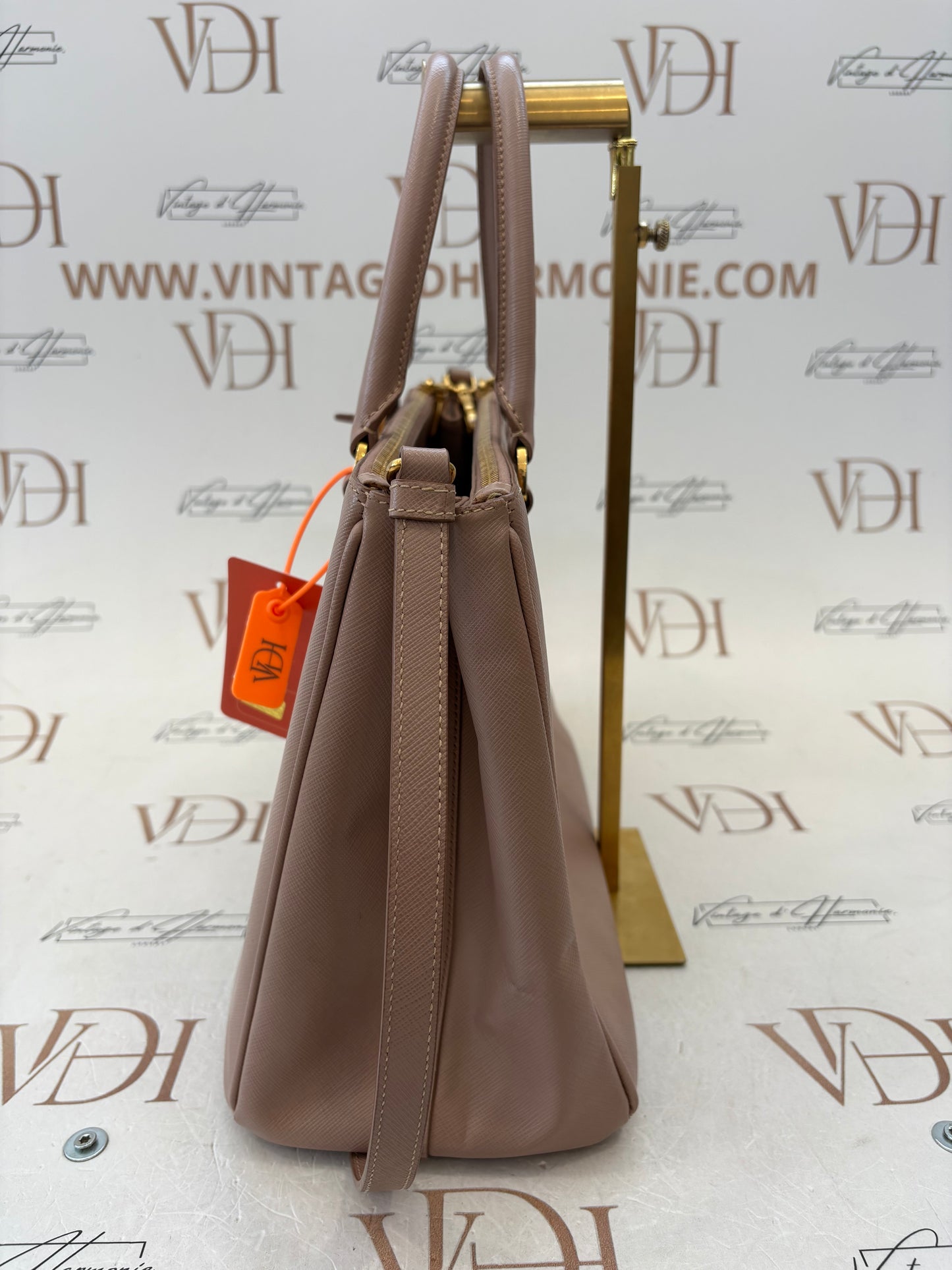 383919 - Prada Galleria