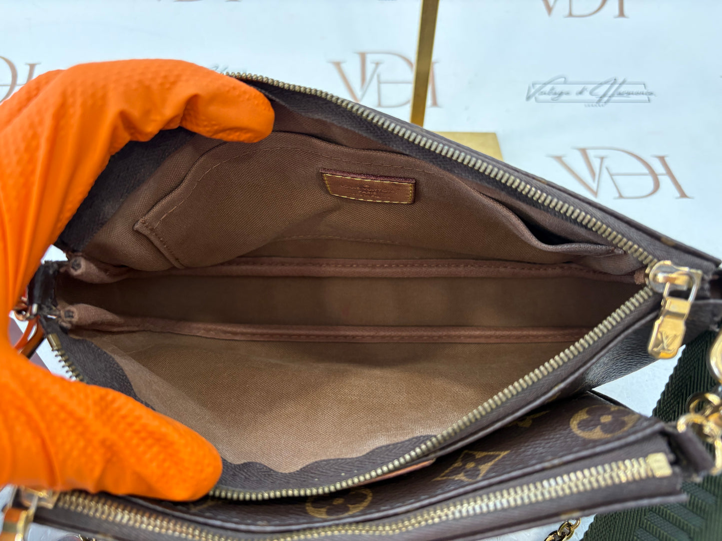 383615 - Louis Vuitton Multipochette