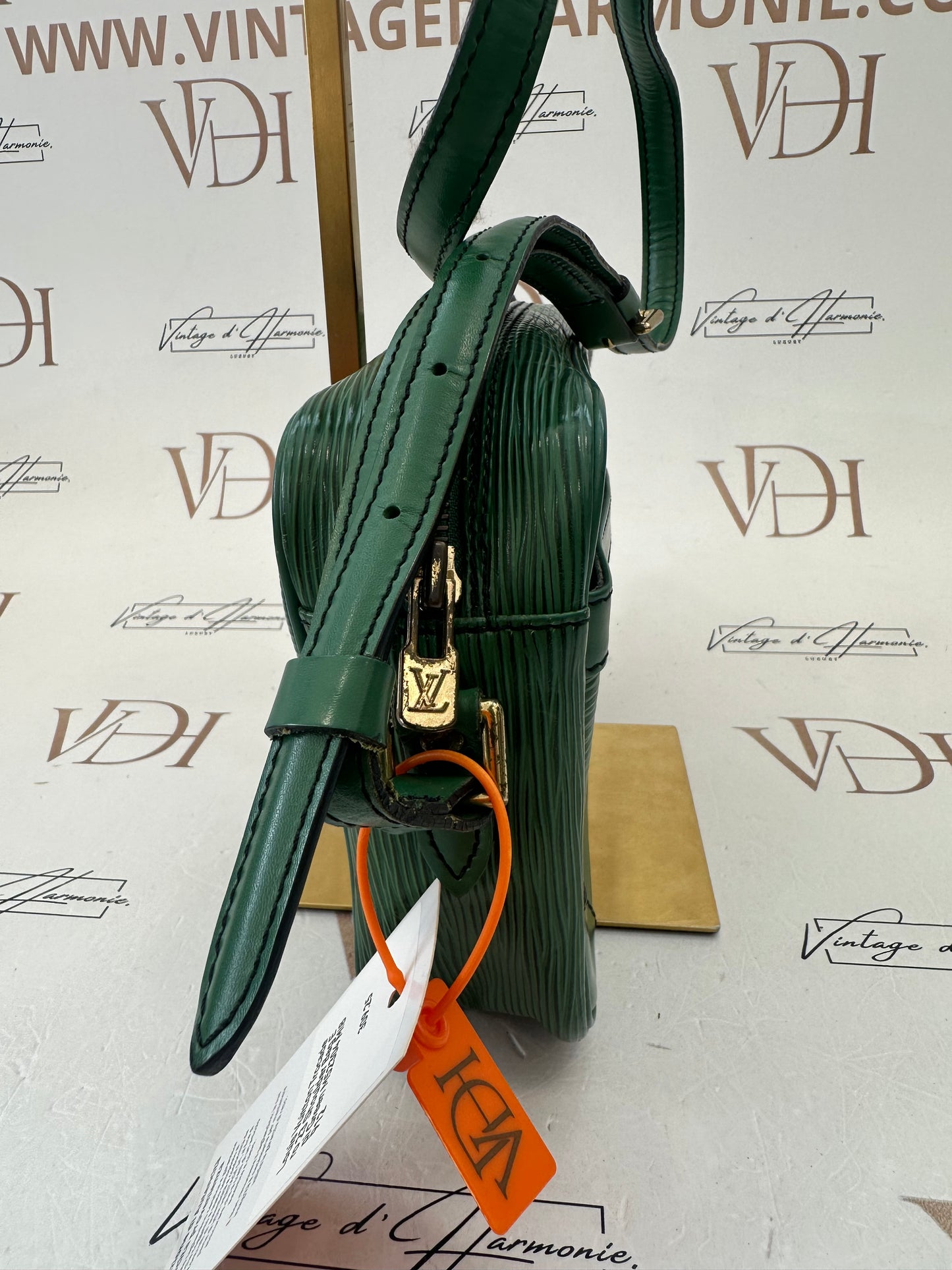 016877 - Louis Vuitton Trocadero 23