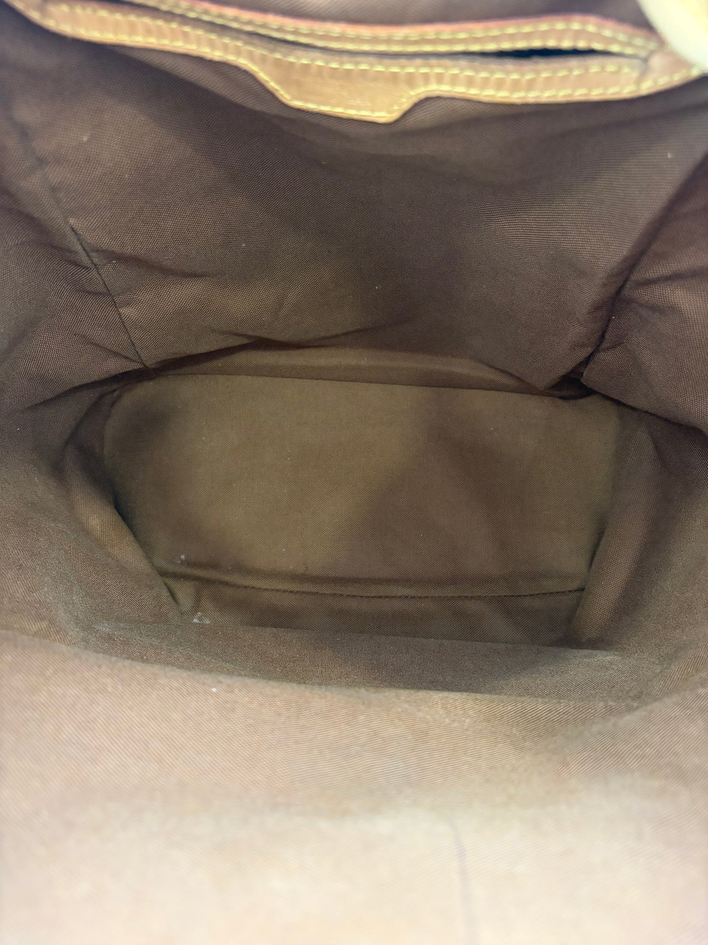 018565 - Louis Vuitton Montsouris GM