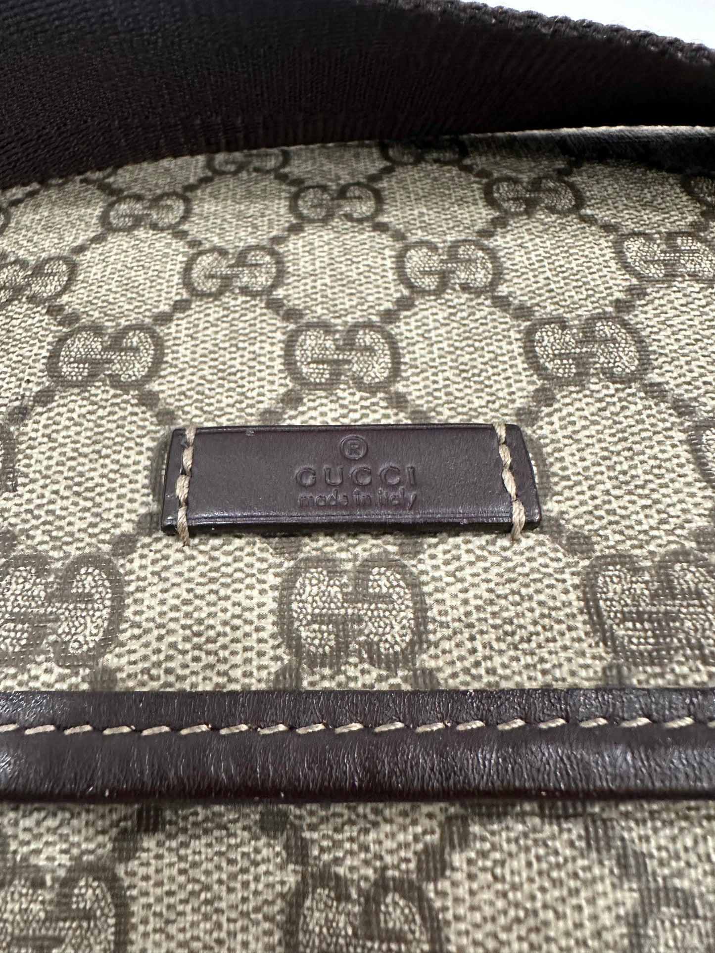 382550 - Gucci Messenger
