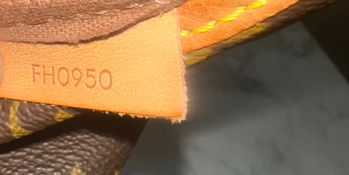 Louis Vuitton Saumur 35