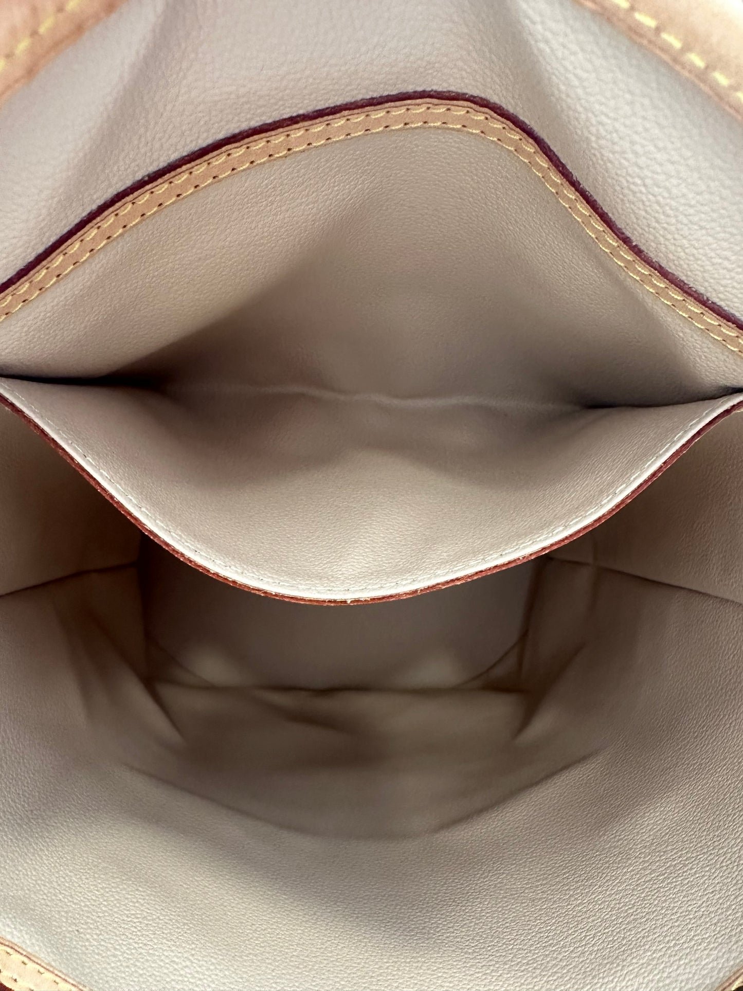 017785 - Louis Vuitton Bucket GM