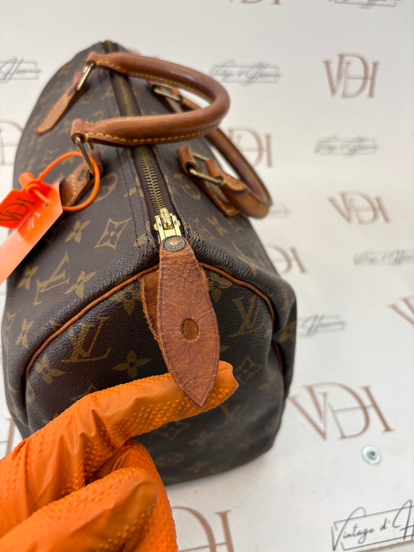 018744 - Louis Vuitton Speedy 30