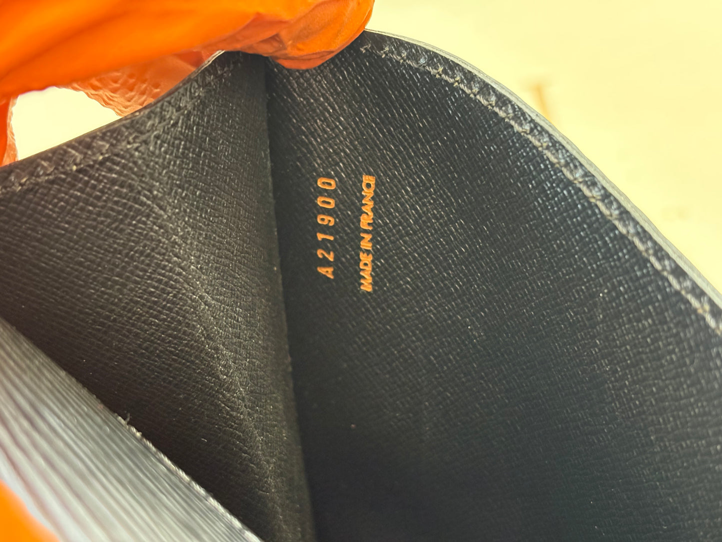 017133 - Louis Vuitton Epi Biface