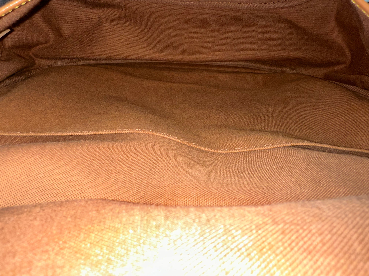 Louis Vuitton Saumur 35