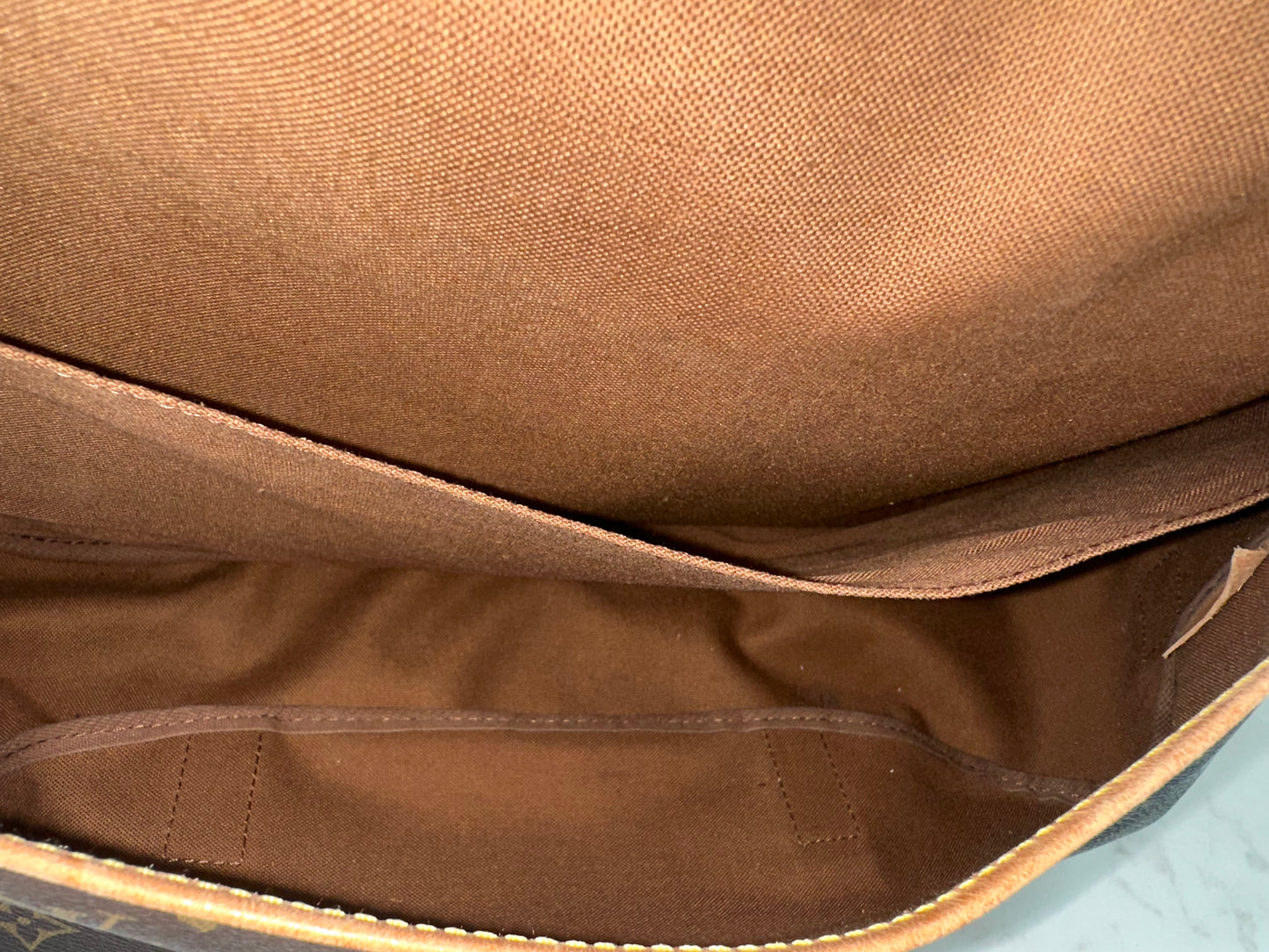 Louis Vuitton Saumur 43
