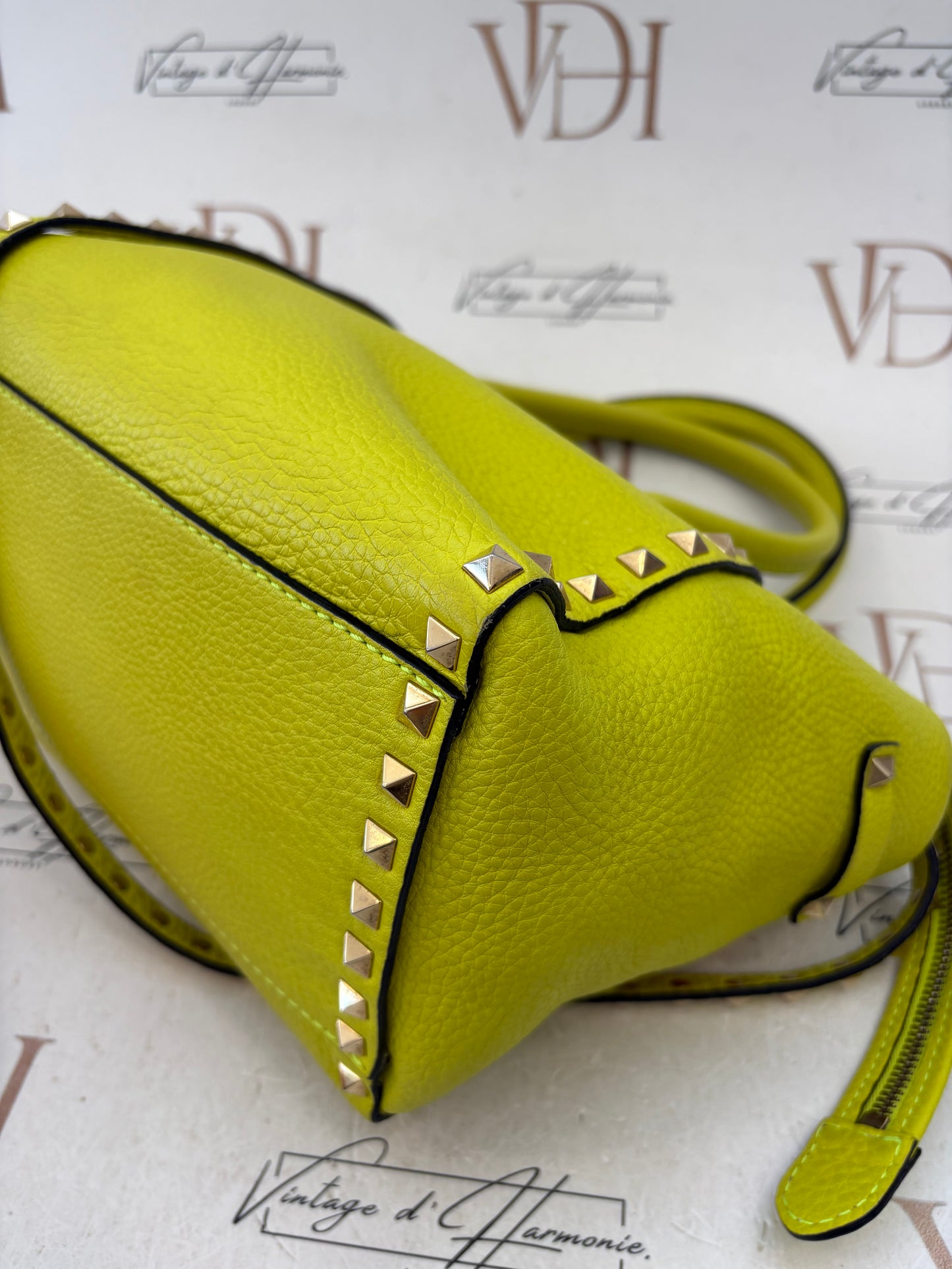201119 - Valentino Rockstud