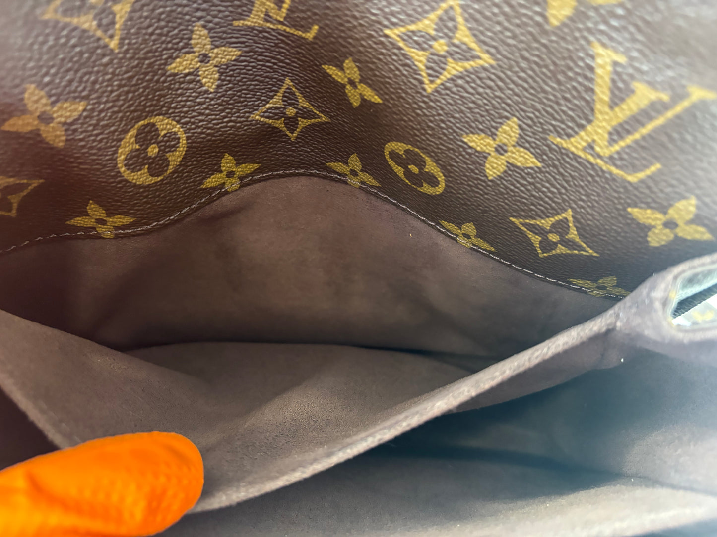 384110 - Louis Vuitton Metis