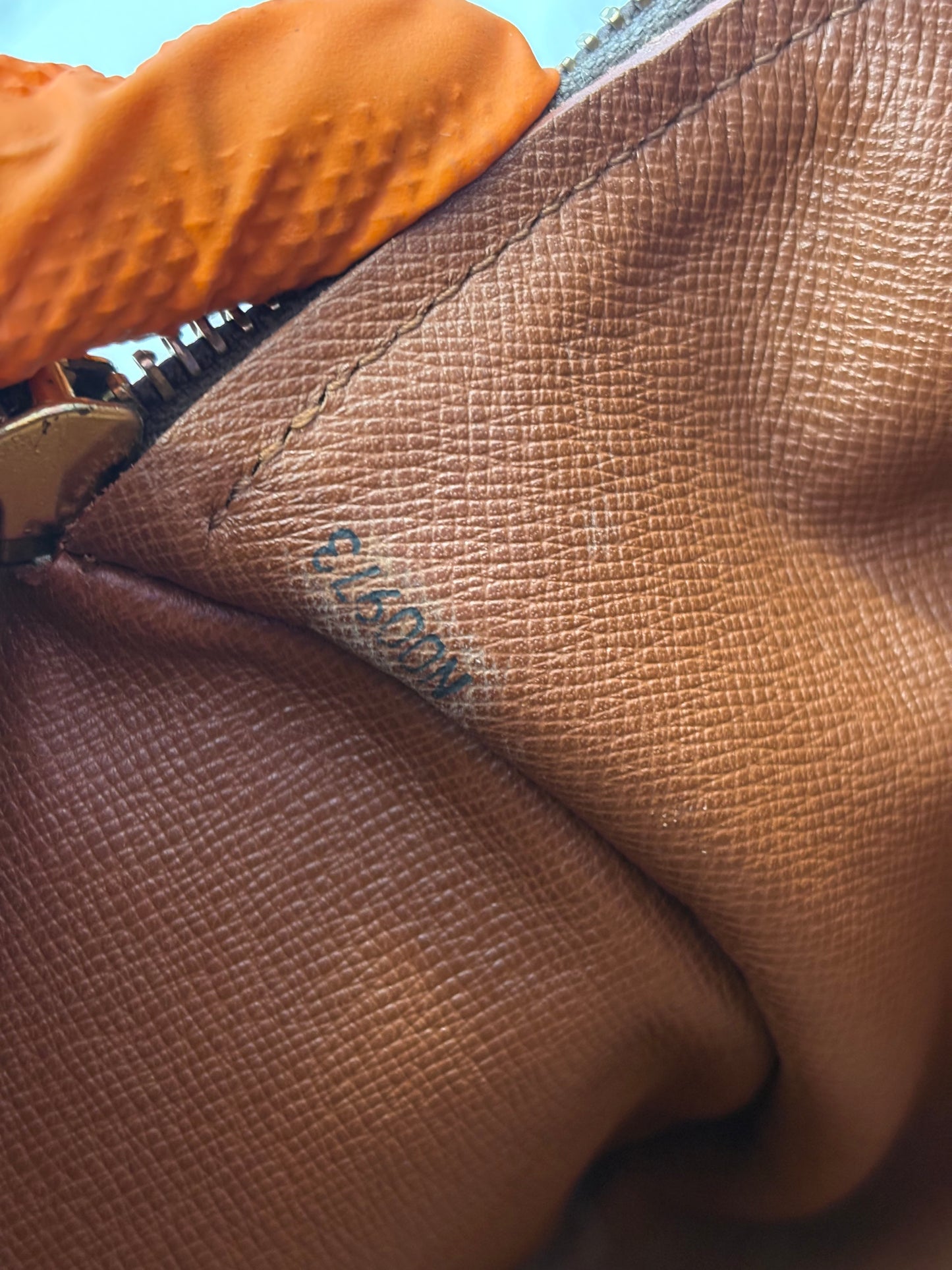 018992 - Louis Vuitton Papillon 30
