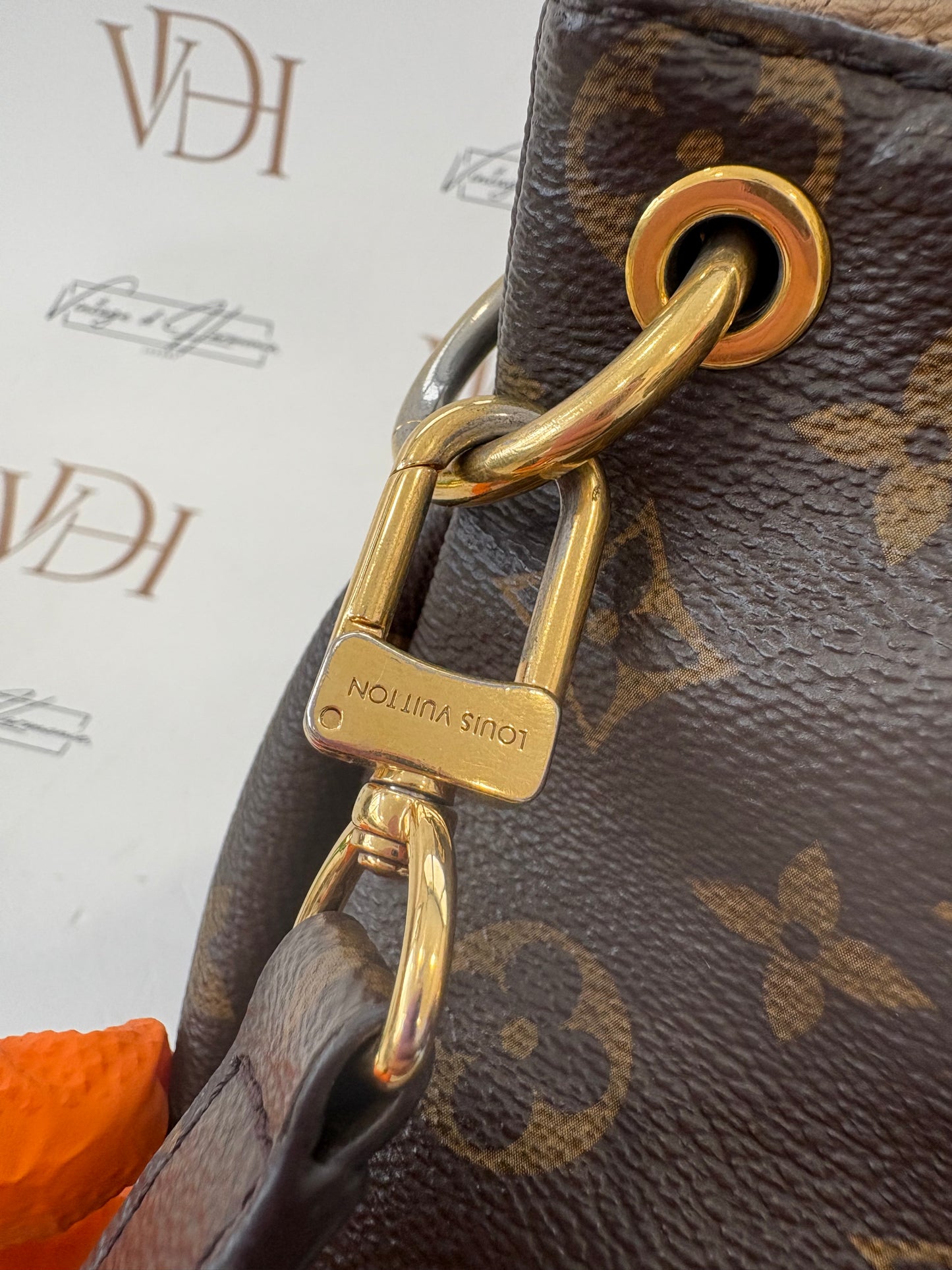 382944 - Louis Vuitton Pallas